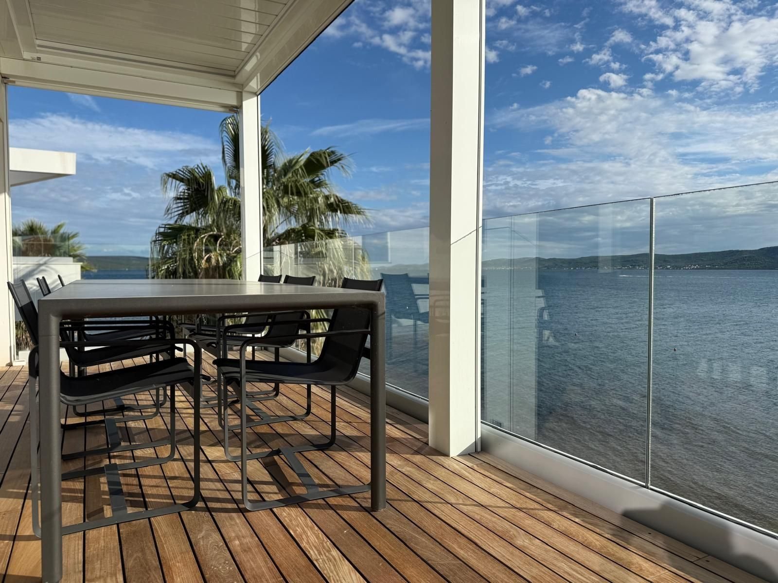 3-Zimmer-Ferienwohnung mit Meerblick in erster Reihe, Sukošan, Kroatien