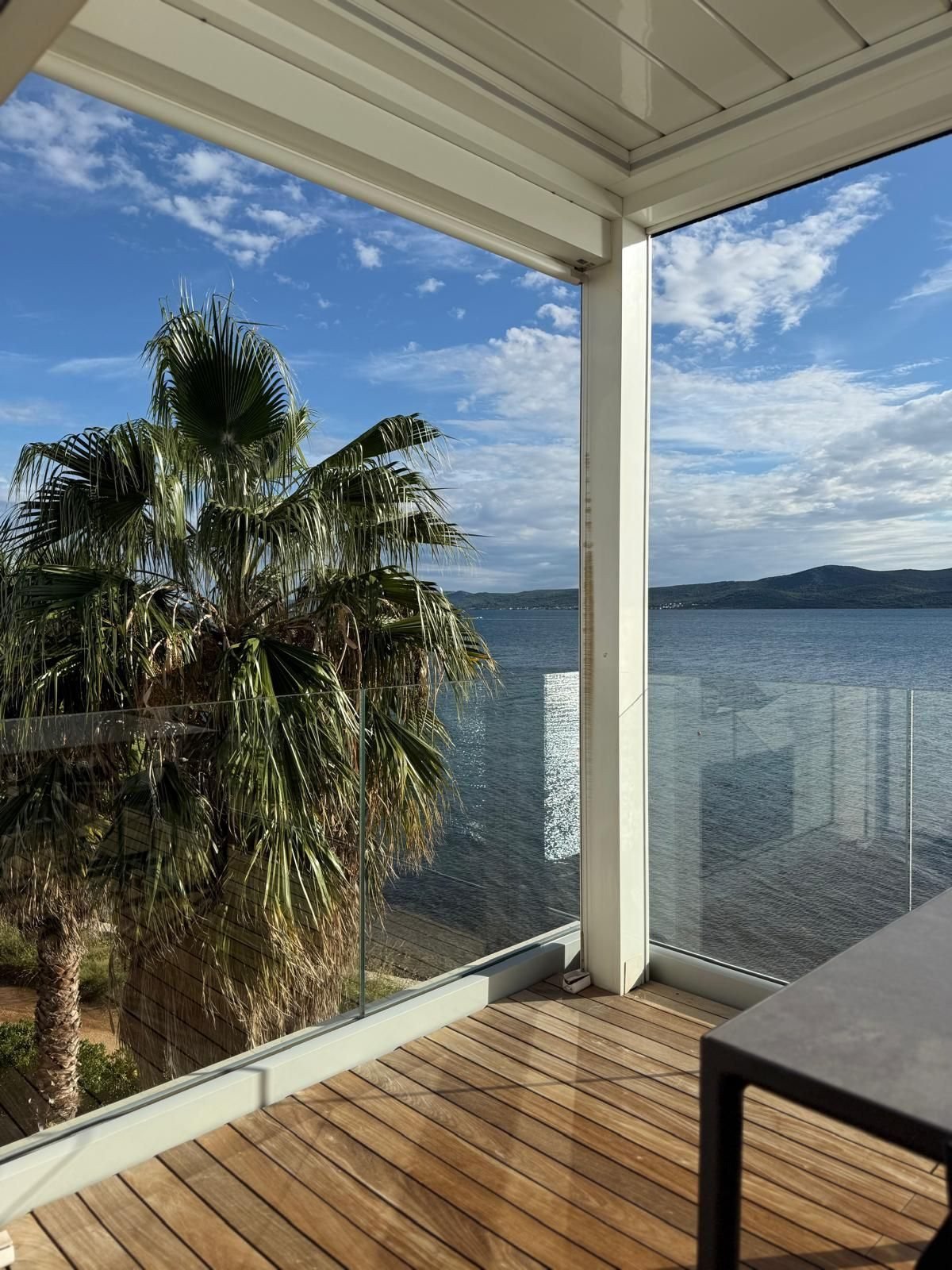 3-Zimmer-Ferienwohnung mit Meerblick in erster Reihe, Sukošan, Kroatien