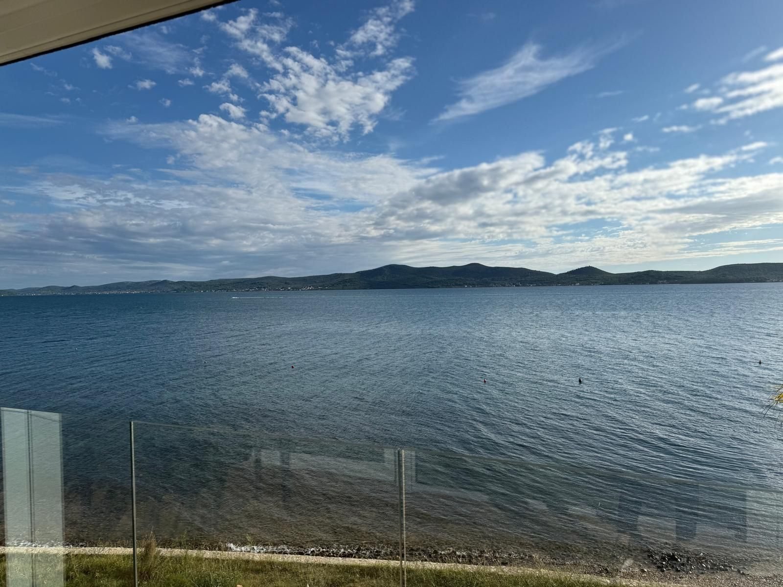 3-Zimmer-Ferienwohnung mit Meerblick in erster Reihe, Sukošan, Kroatien