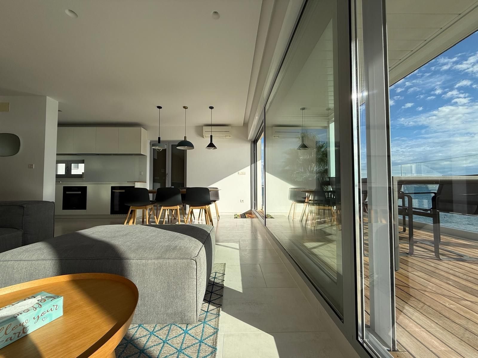 3-Zimmer-Ferienwohnung mit Meerblick in erster Reihe, Sukošan, Kroatien