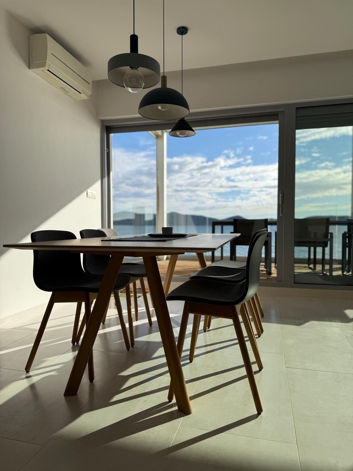3-Zimmer-Ferienwohnung mit Meerblick in erster Reihe, Sukošan, Kroatien