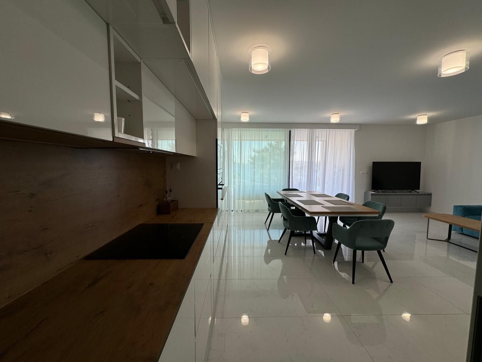 Möbliertes 3-Zimmer-Apartment in erster Reihe am Infinity-Pool, Zadar, Kroatien