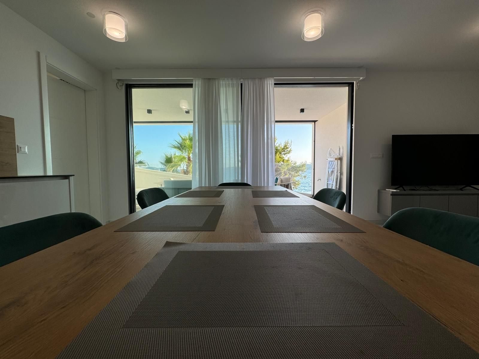 Möbliertes 3-Zimmer-Apartment in erster Reihe am Infinity-Pool, Zadar, Kroatien