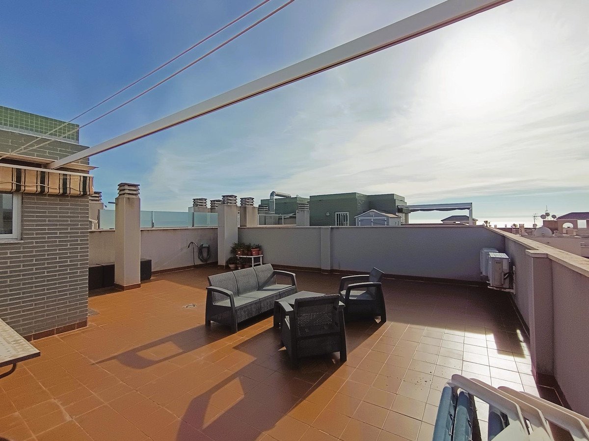 Sonniges Penthouse mit 65 m² Terrasse und Meerblick, Cabo Roig, Spanien