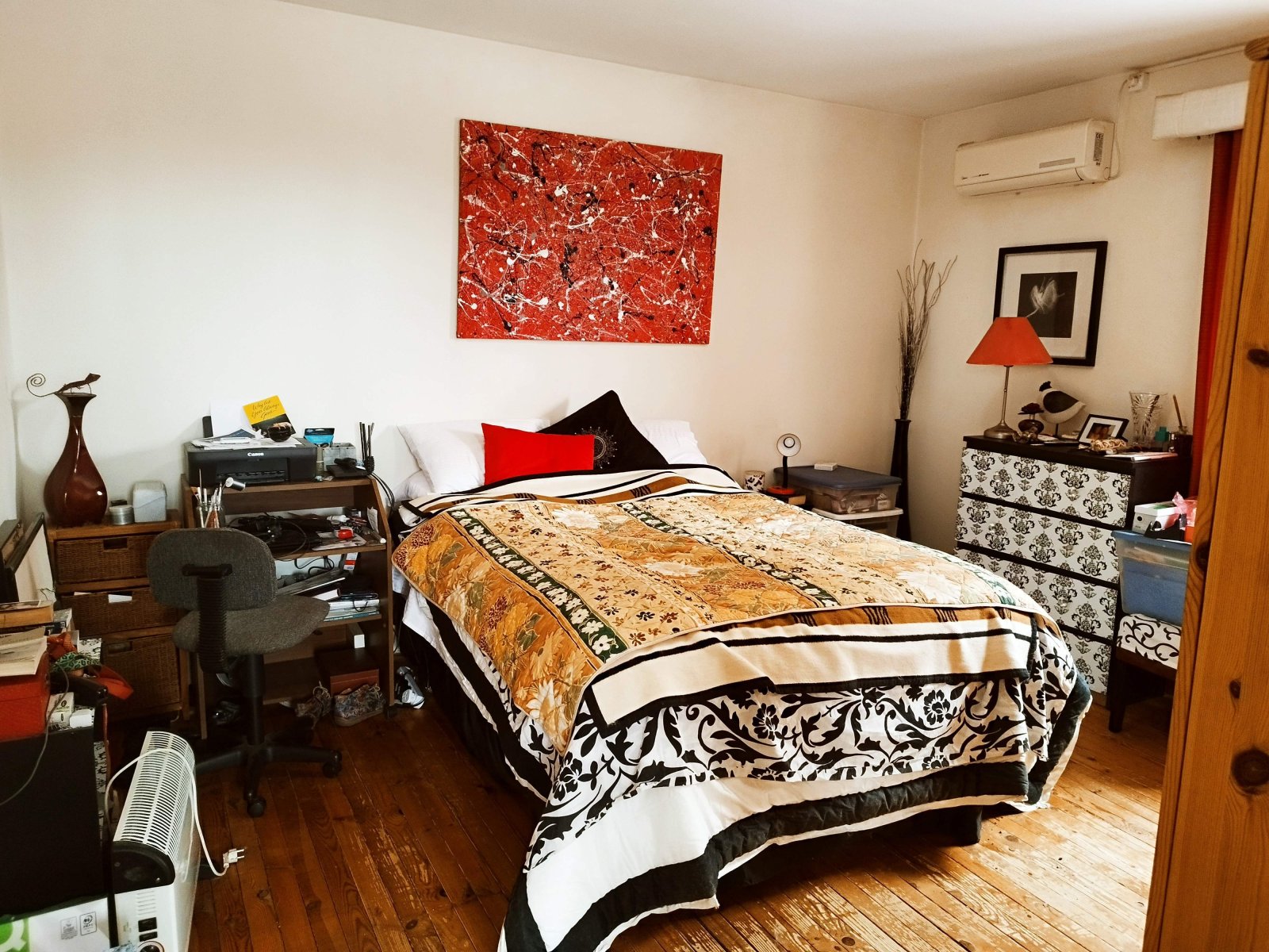 Casa ristrutturata a due piani con tre camere da letto in vendita nel villaggio di Malomir, a 80 km da Burgas e dal mare