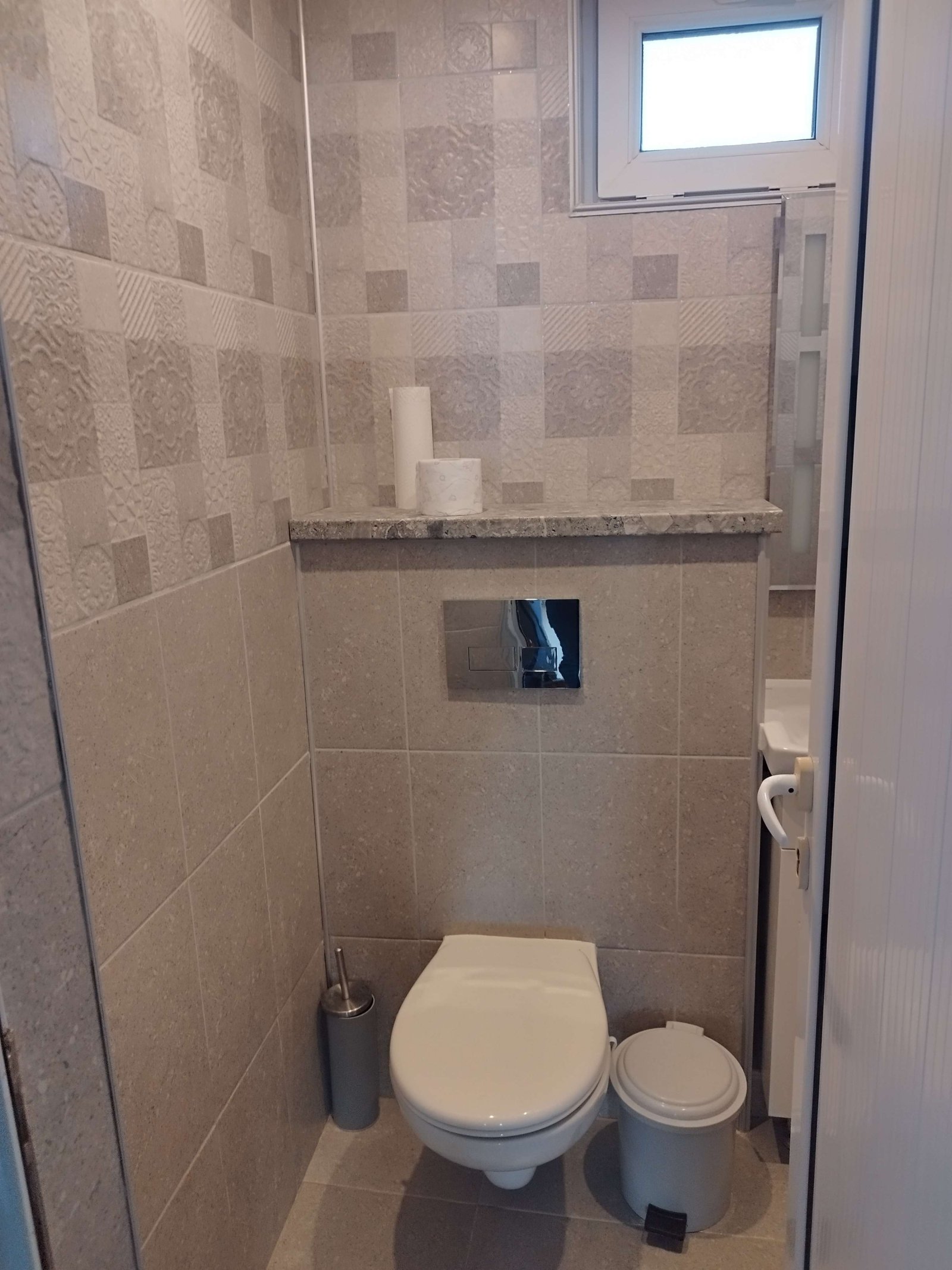 Grande casa ristrutturata con 4 camere da letto e splendida vista panoramica in vendita nel villaggio di Botevo