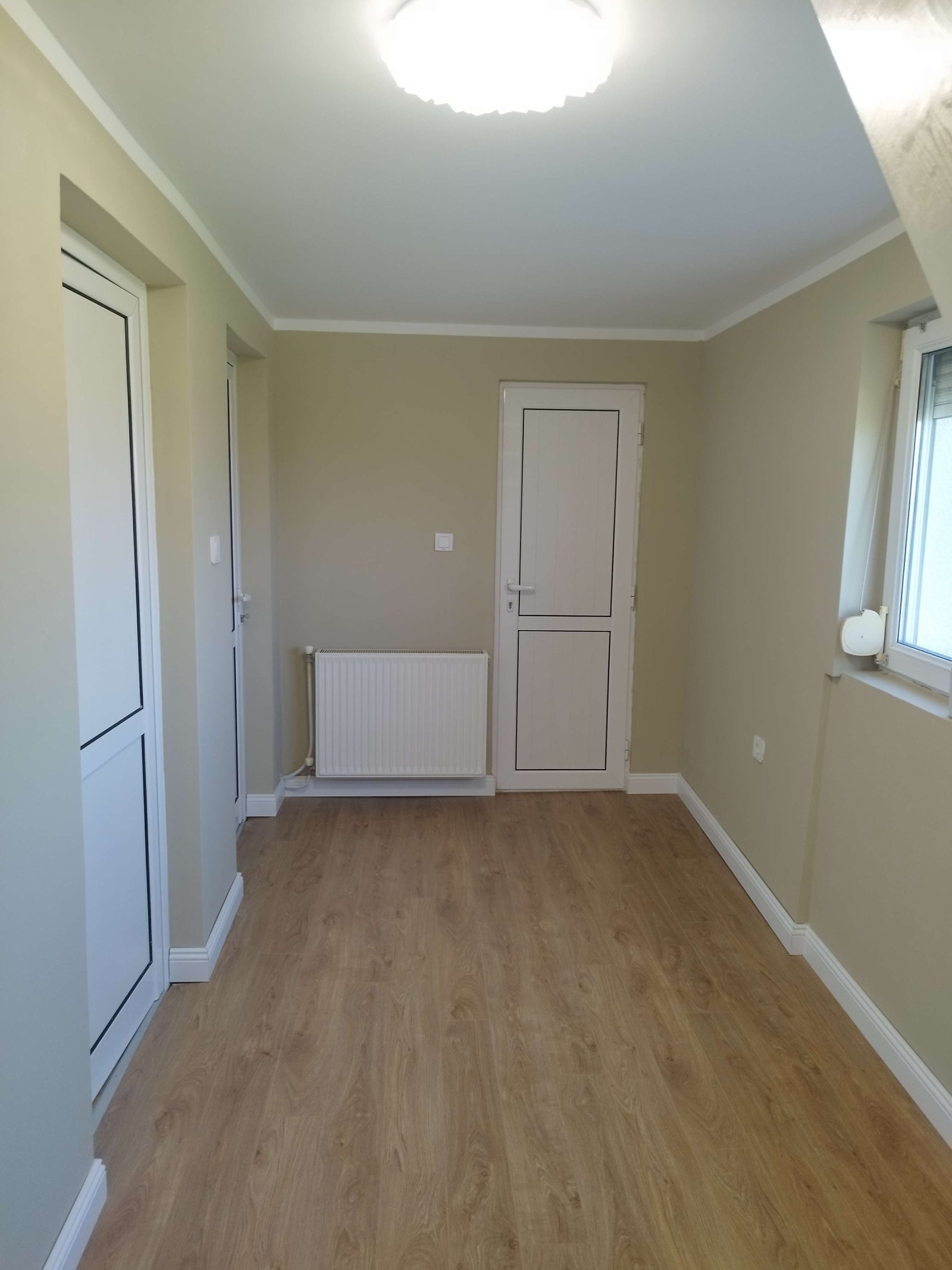 Grande casa ristrutturata con 4 camere da letto e splendida vista panoramica in vendita nel villaggio di Botevo