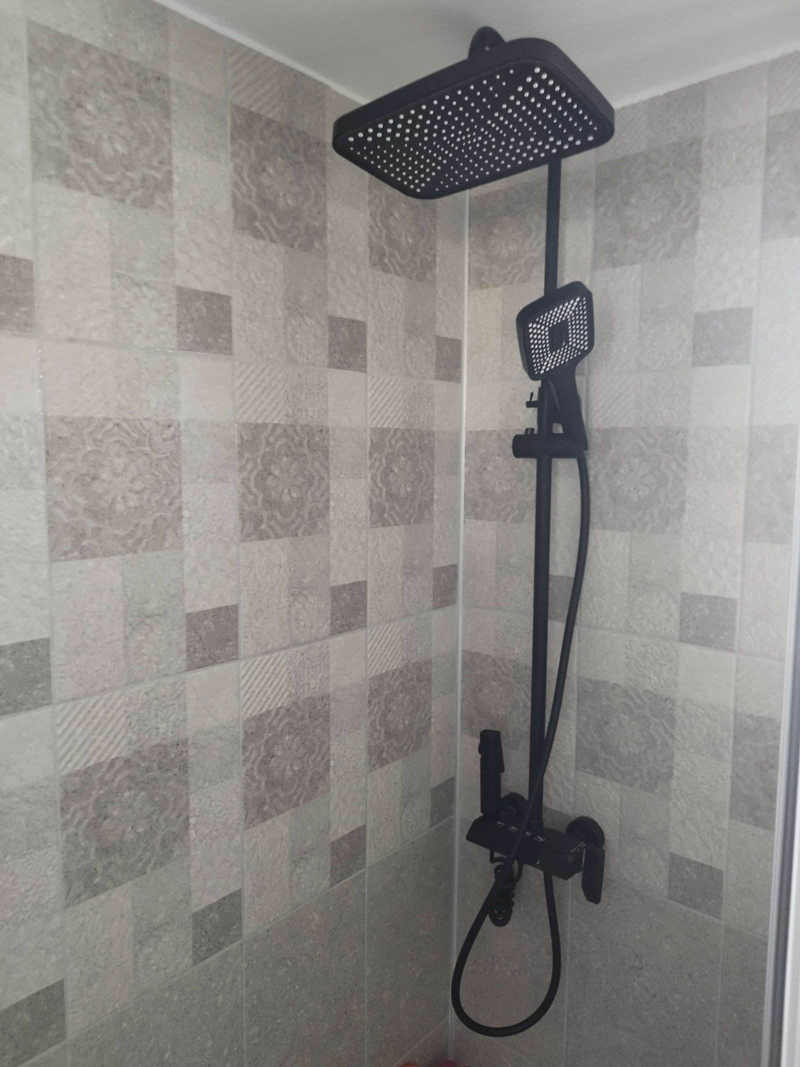 Grande casa ristrutturata con 4 camere da letto e splendida vista panoramica in vendita nel villaggio di Botevo