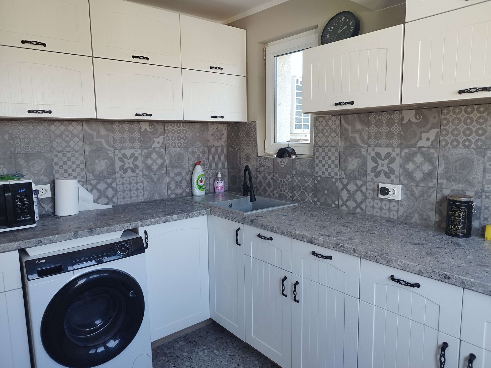 Grande casa ristrutturata con 4 camere da letto e splendida vista panoramica in vendita nel villaggio di Botevo