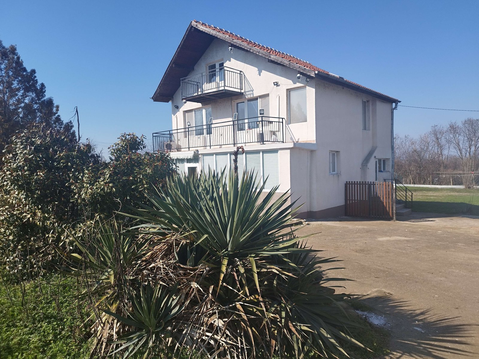 Grande casa ristrutturata con 4 camere da letto e splendida vista panoramica in vendita nel villaggio di Botevo