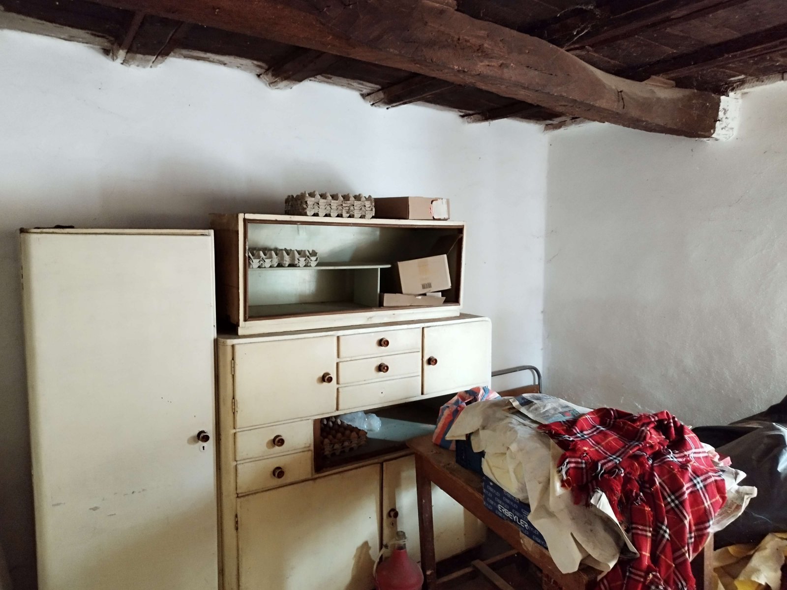 Massiva casa a due piani con 6 stanze vicino a Bolyarovo.