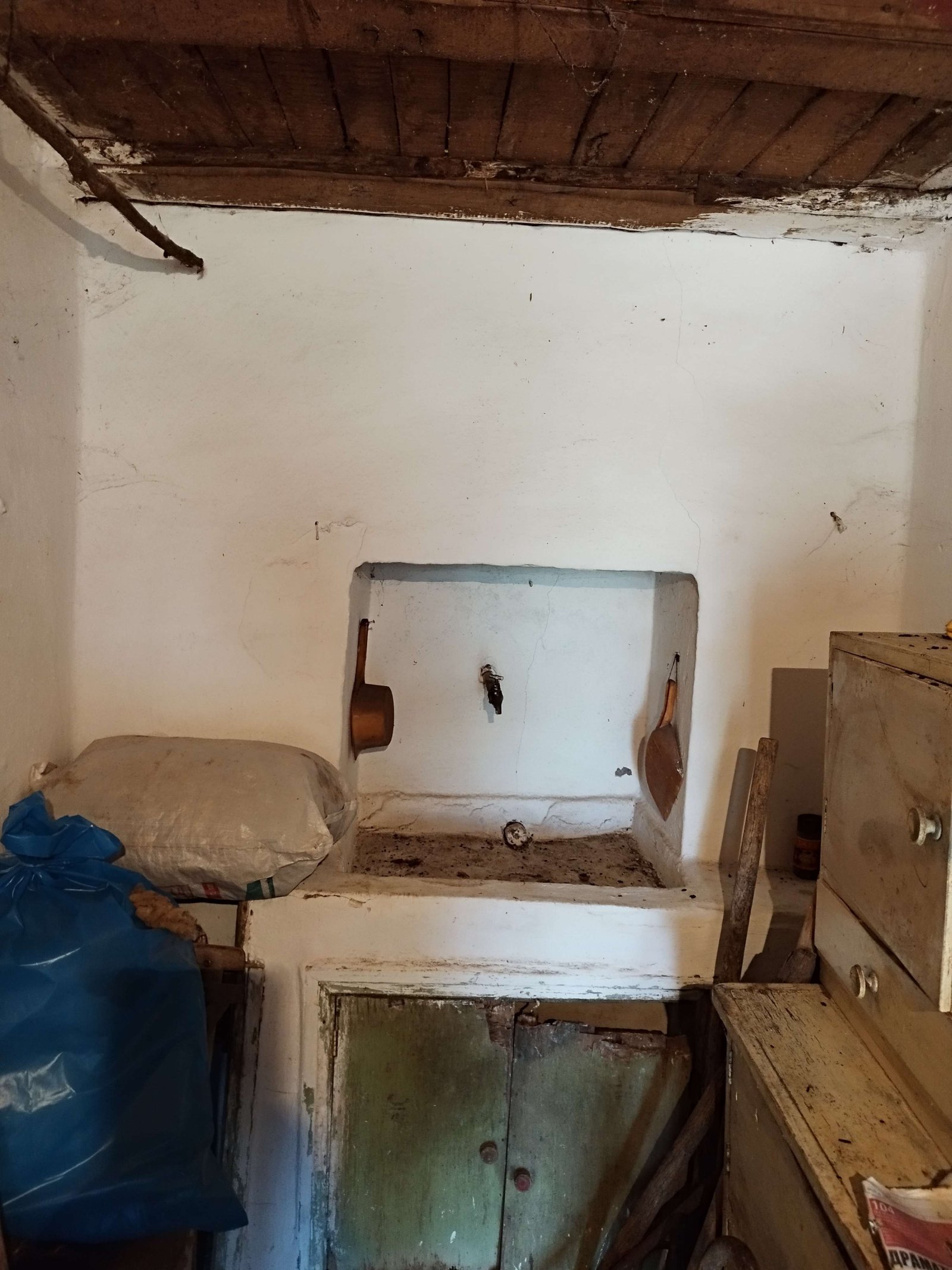 Massiva casa a due piani con 6 stanze vicino a Bolyarovo.