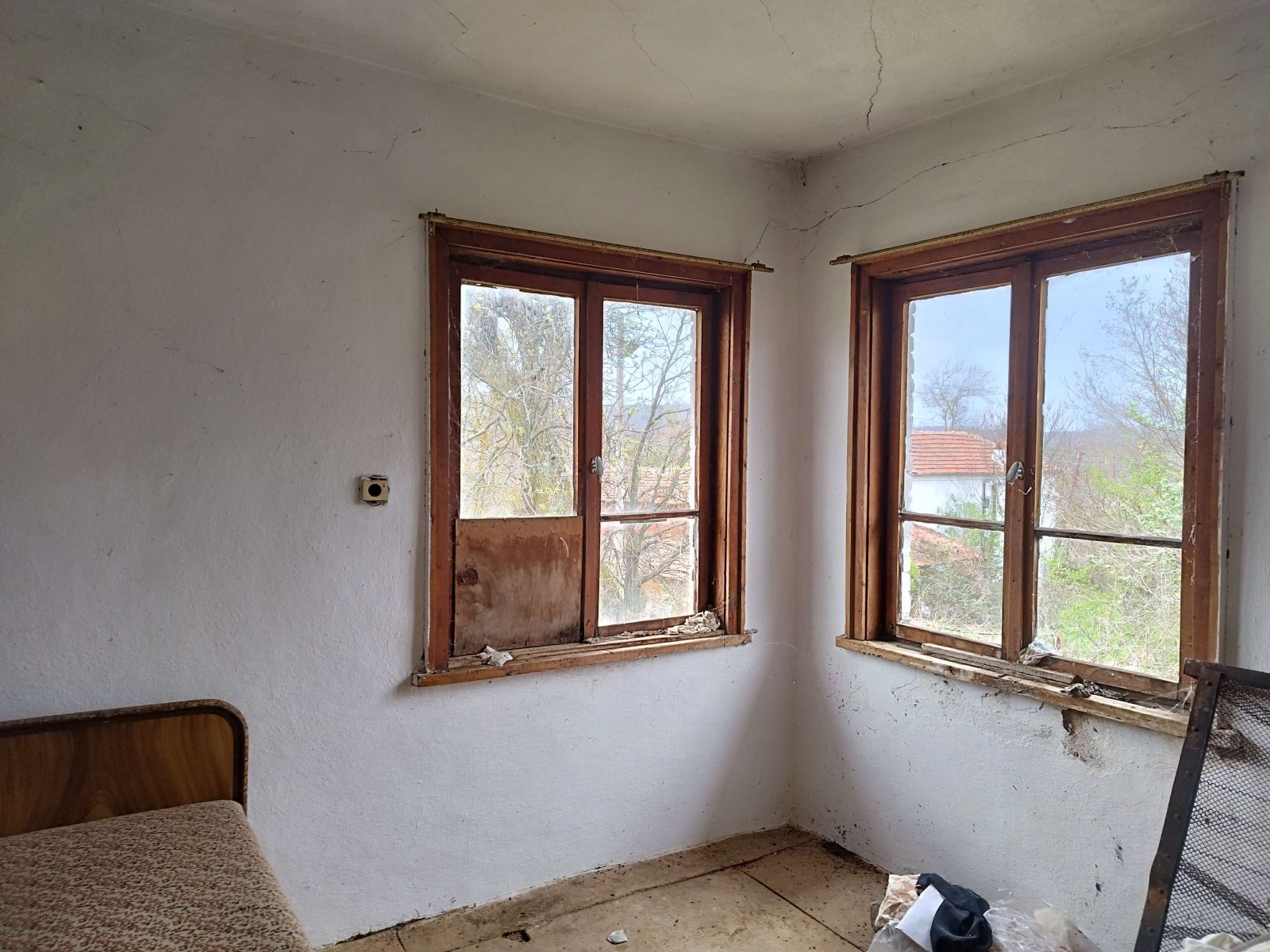 Massiva casa a due piani con 6 stanze vicino a Bolyarovo.