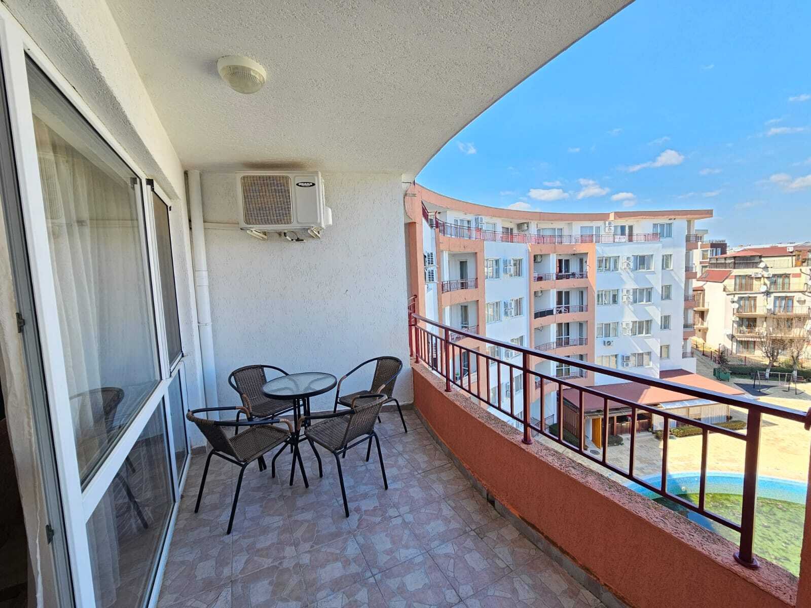 Appartamento con vista in un complesso residenziale ben curato a Ravda, complesso Riviera Fort.