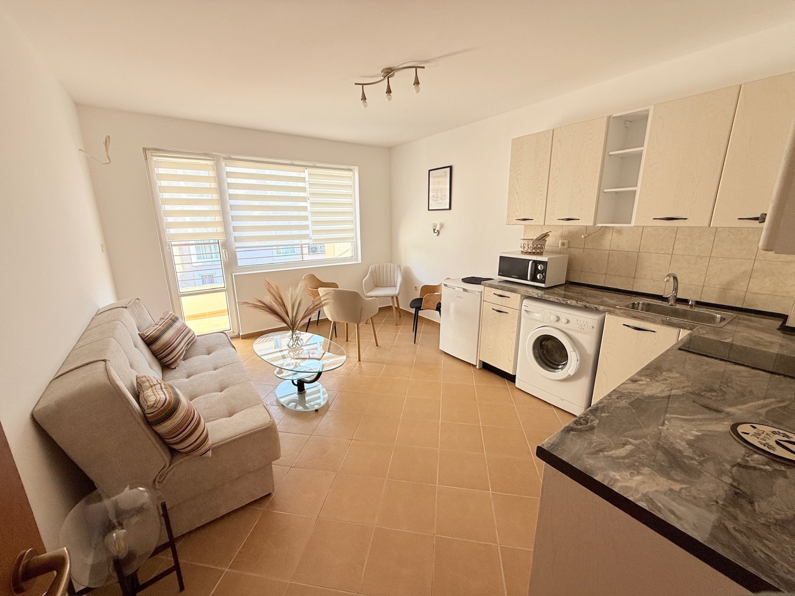 Bella appartamento con tre stanze nel complesso residenziale Solis, Sunny Beach, Bulgaria.