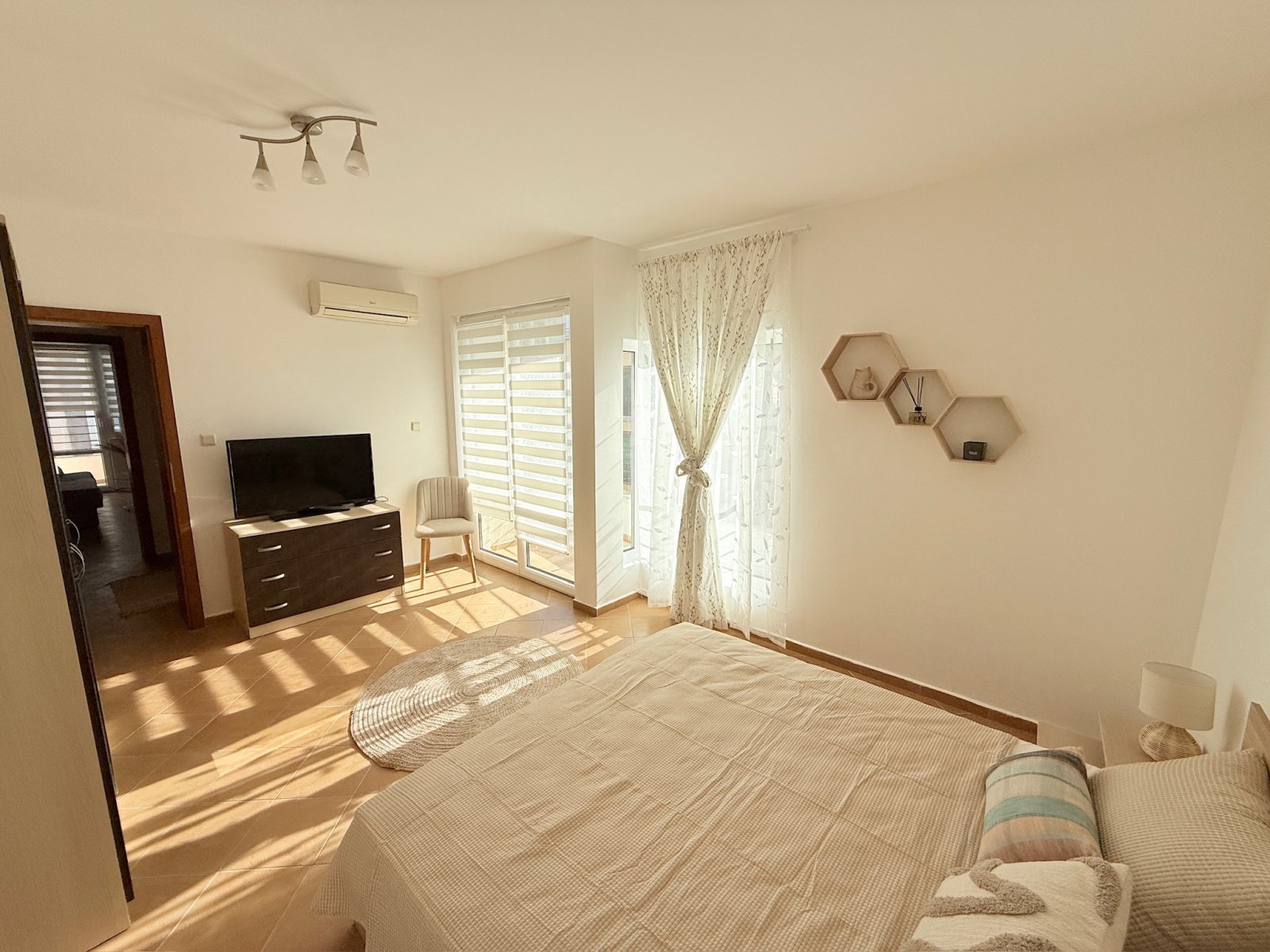 Bella appartamento con tre stanze nel complesso residenziale Solis, Sunny Beach, Bulgaria.