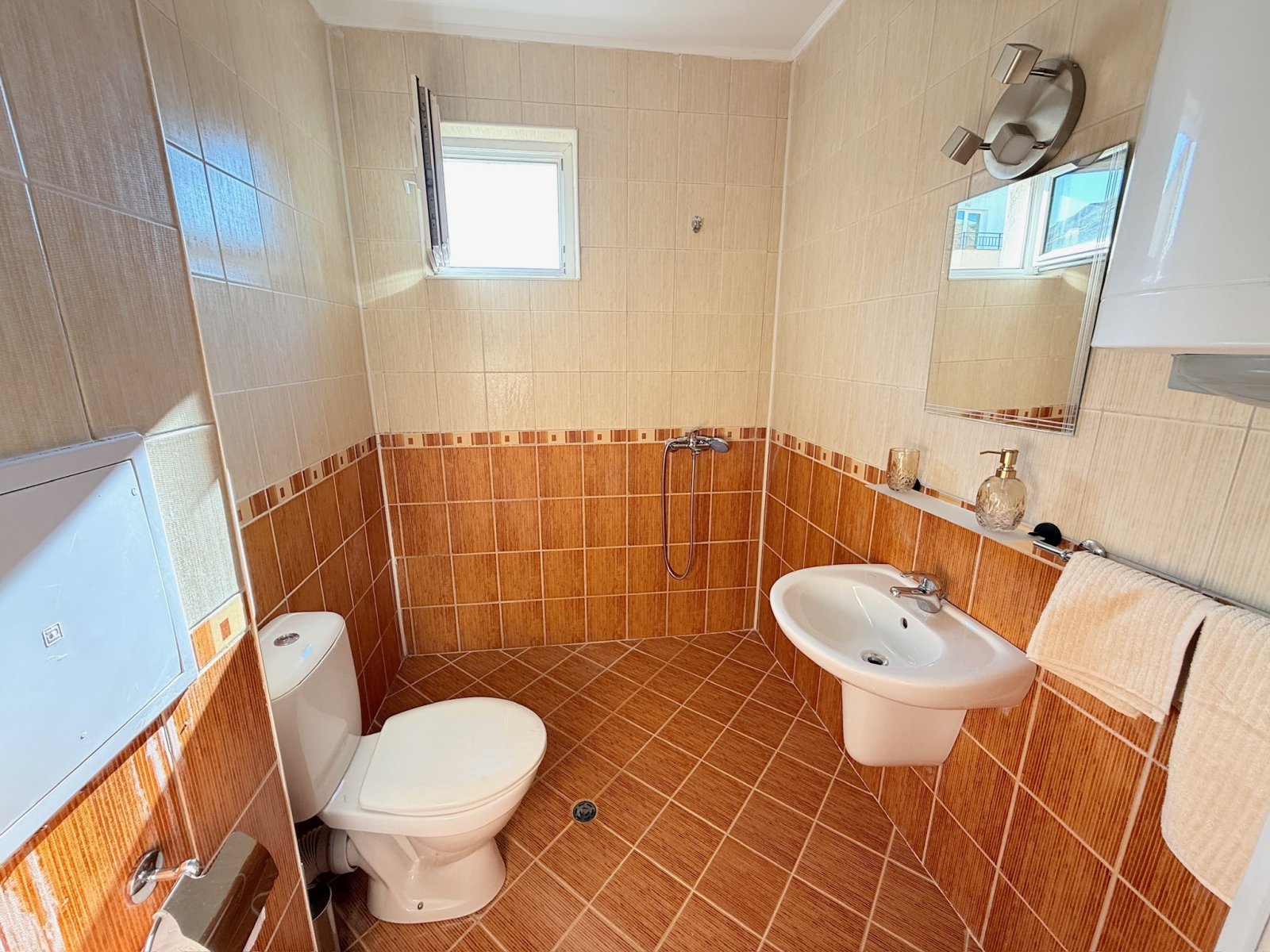 Bella appartamento con tre stanze nel complesso residenziale Solis, Sunny Beach, Bulgaria.