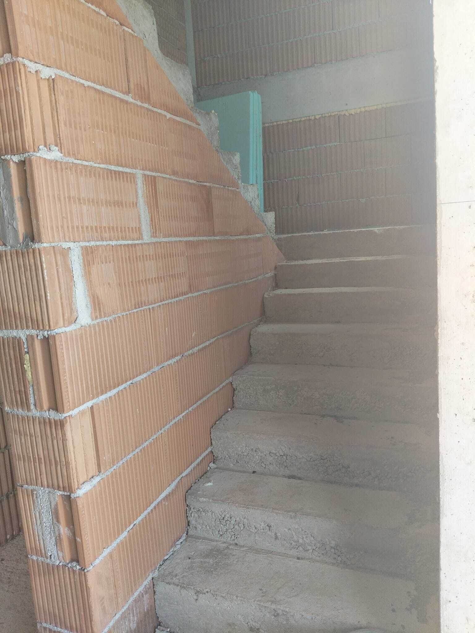 Nuova costruzione di una casa a due piani nella regione di Vetren, Burgas, Bulgaria.