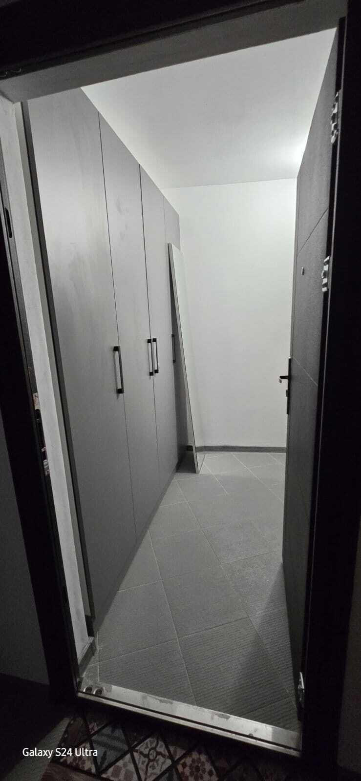 Neu sanierte und möblierte Wohnung am Sonnenstrand in Bulgarien translates to Italian as: