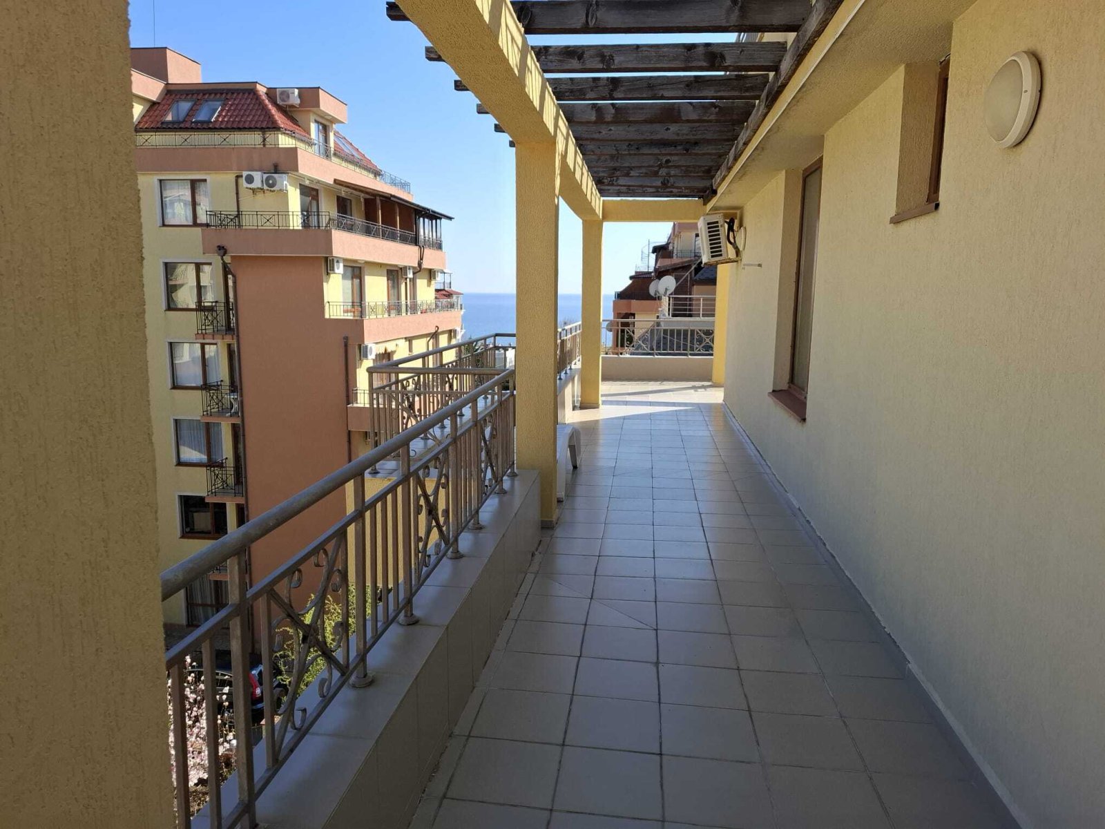 Appartamento con 3 camere da letto e vista mare nel complesso Siana 2, Sveti Vlas.