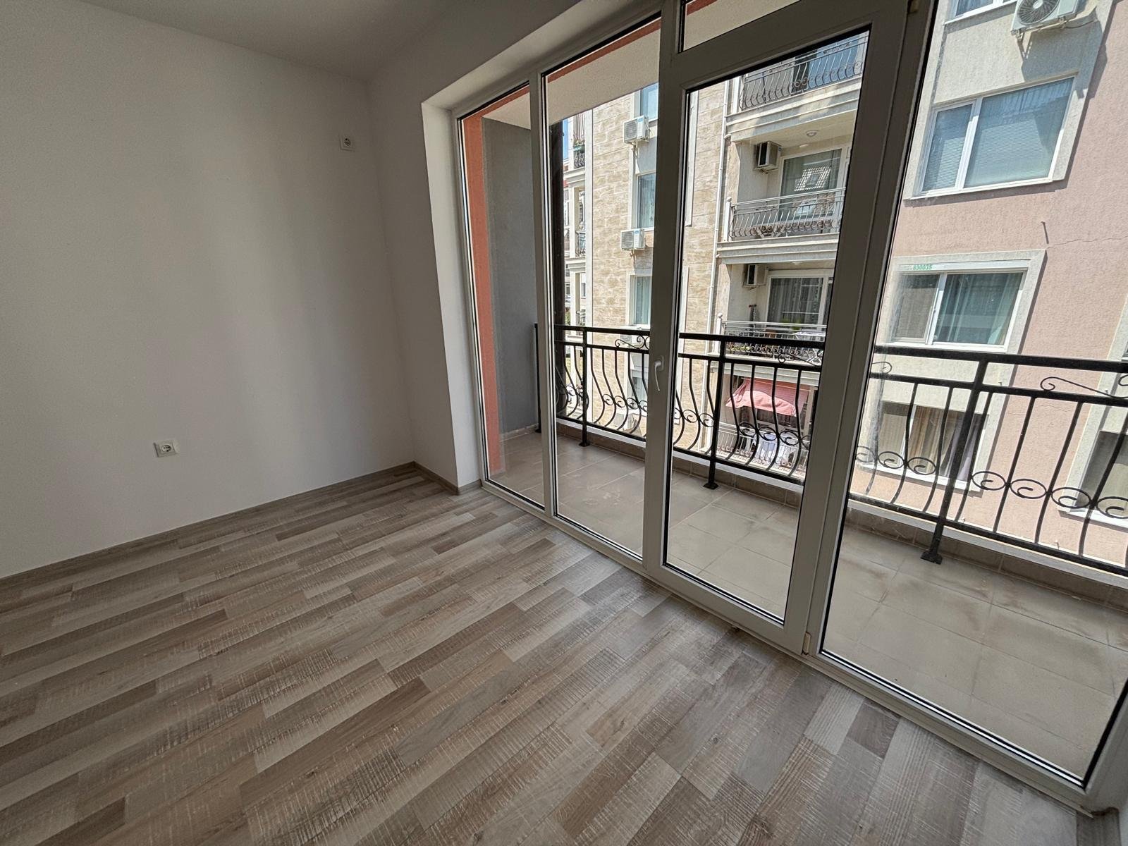 Appartamento con una camera da letto nel complesso Villa Venezia con vista sulle montagne, senza spese di manutenzione.