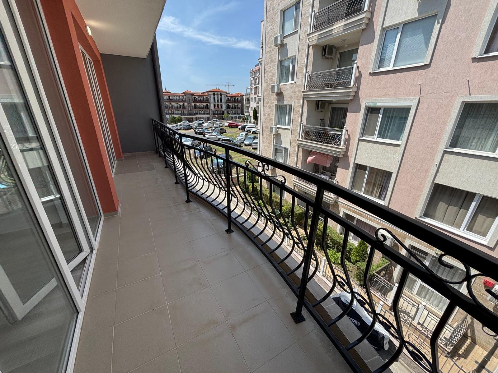 Appartamento con una camera da letto nel complesso Villa Venezia con vista sulle montagne, senza spese di manutenzione.