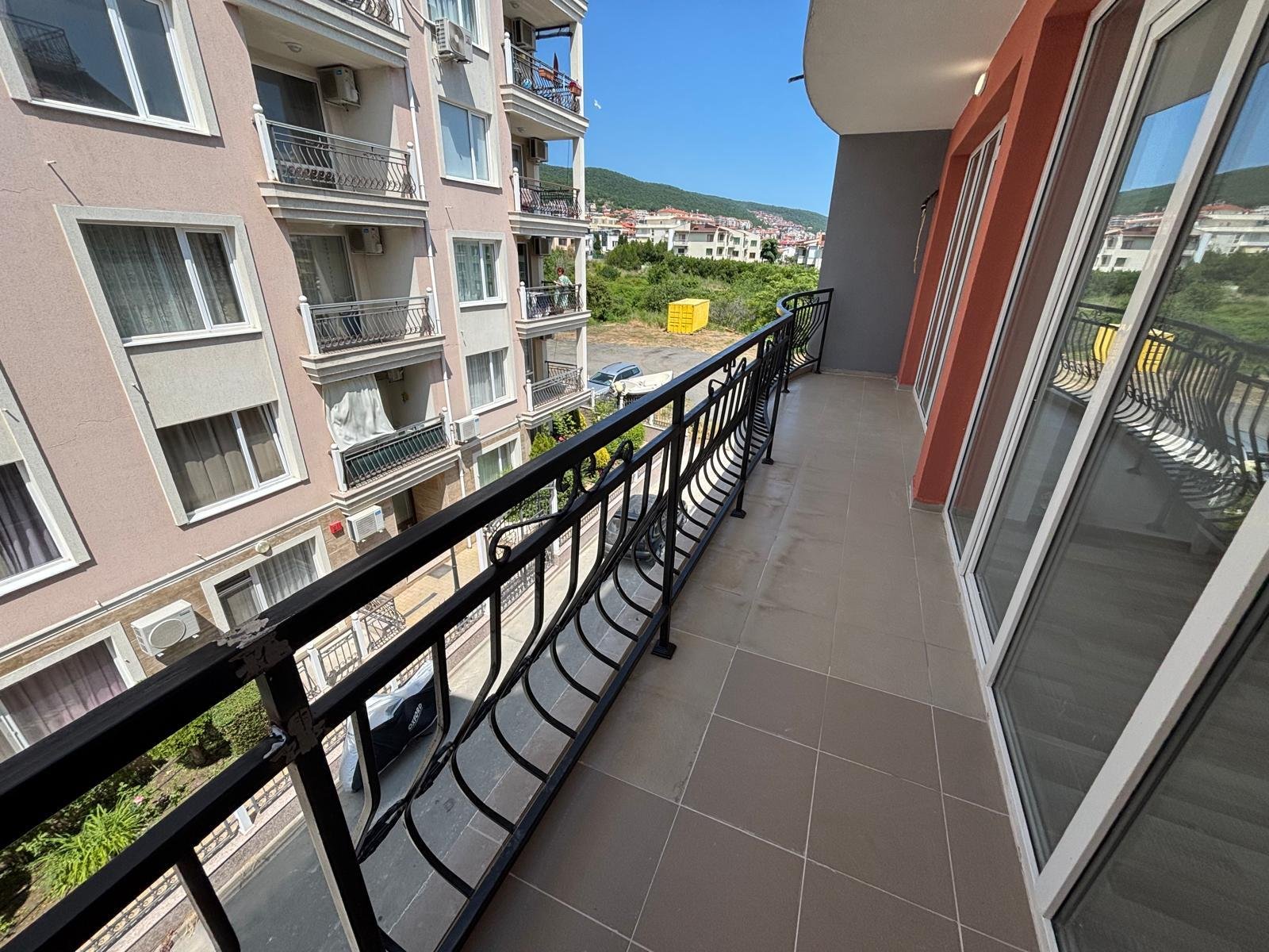 Appartamento con una camera da letto nel complesso Villa Venezia con vista sulle montagne, senza spese di manutenzione.