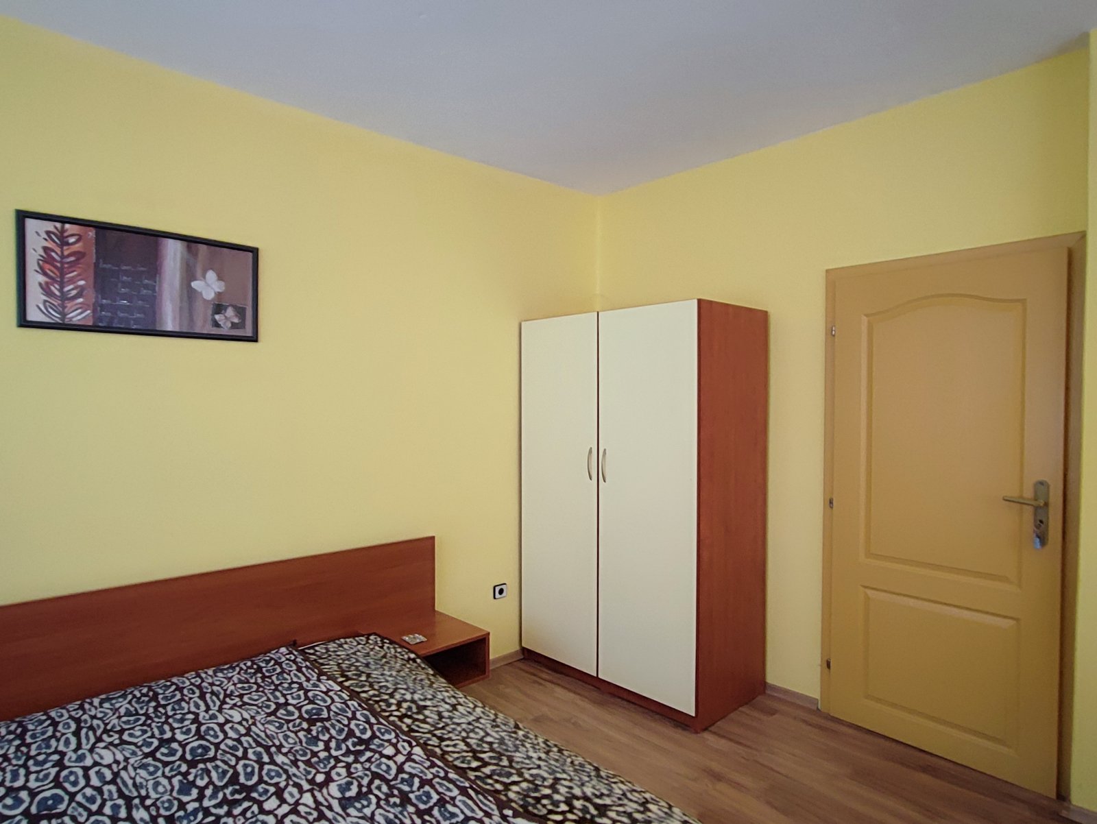 Casa indipendente di tre piani con più stanze a Ravda