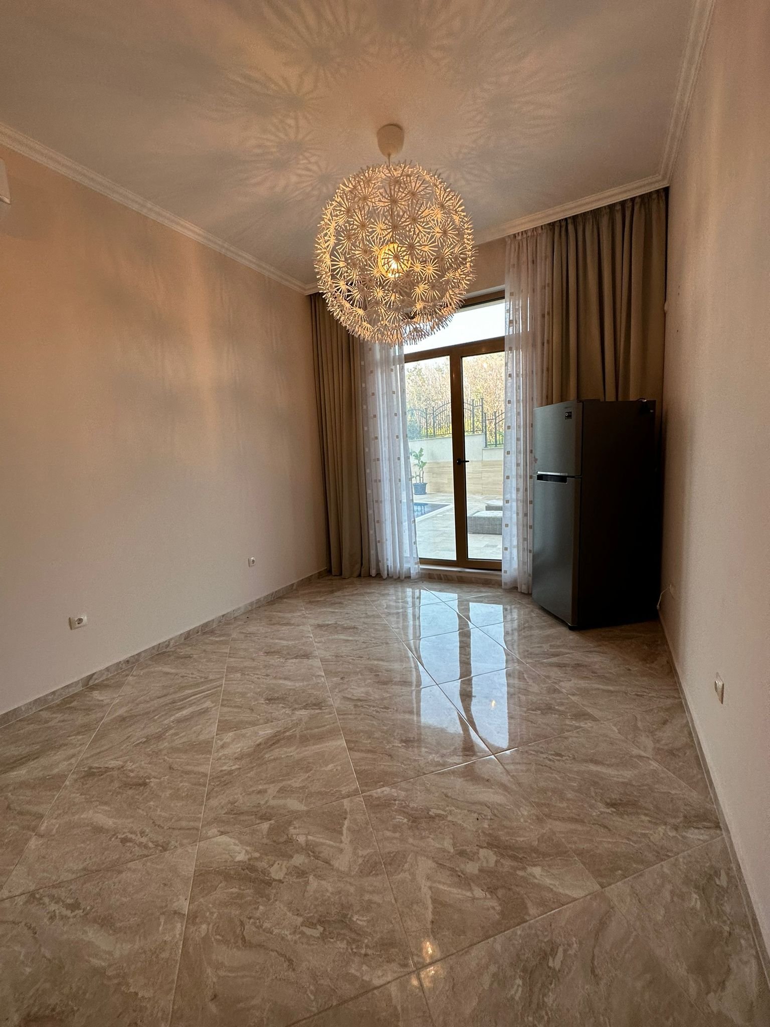 Villa Florenz – Incantevole appartamento con 2 camere da letto, piscina e vista sulle montagne a Sveti Vlas