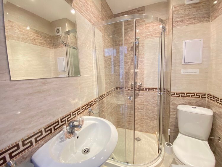 Ecco la traduzione in italiano:
"Accogliente appartamento bilocale completamente arredato nel complesso 'The Green Paradise II', Primorsko."