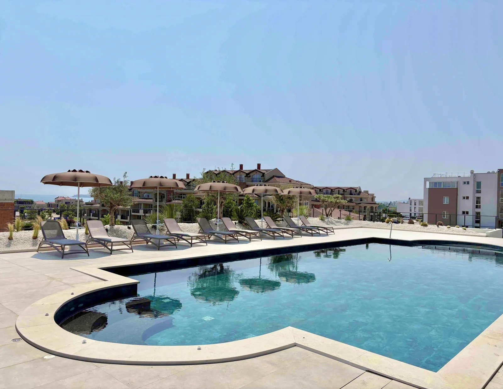 Elegante appartamento di 3 camere a Sunny Island Royal, Chernomorets