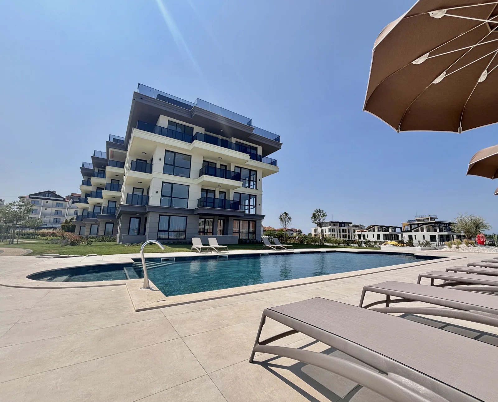 Elegante appartamento di 3 camere a Sunny Island Royal, Chernomorets