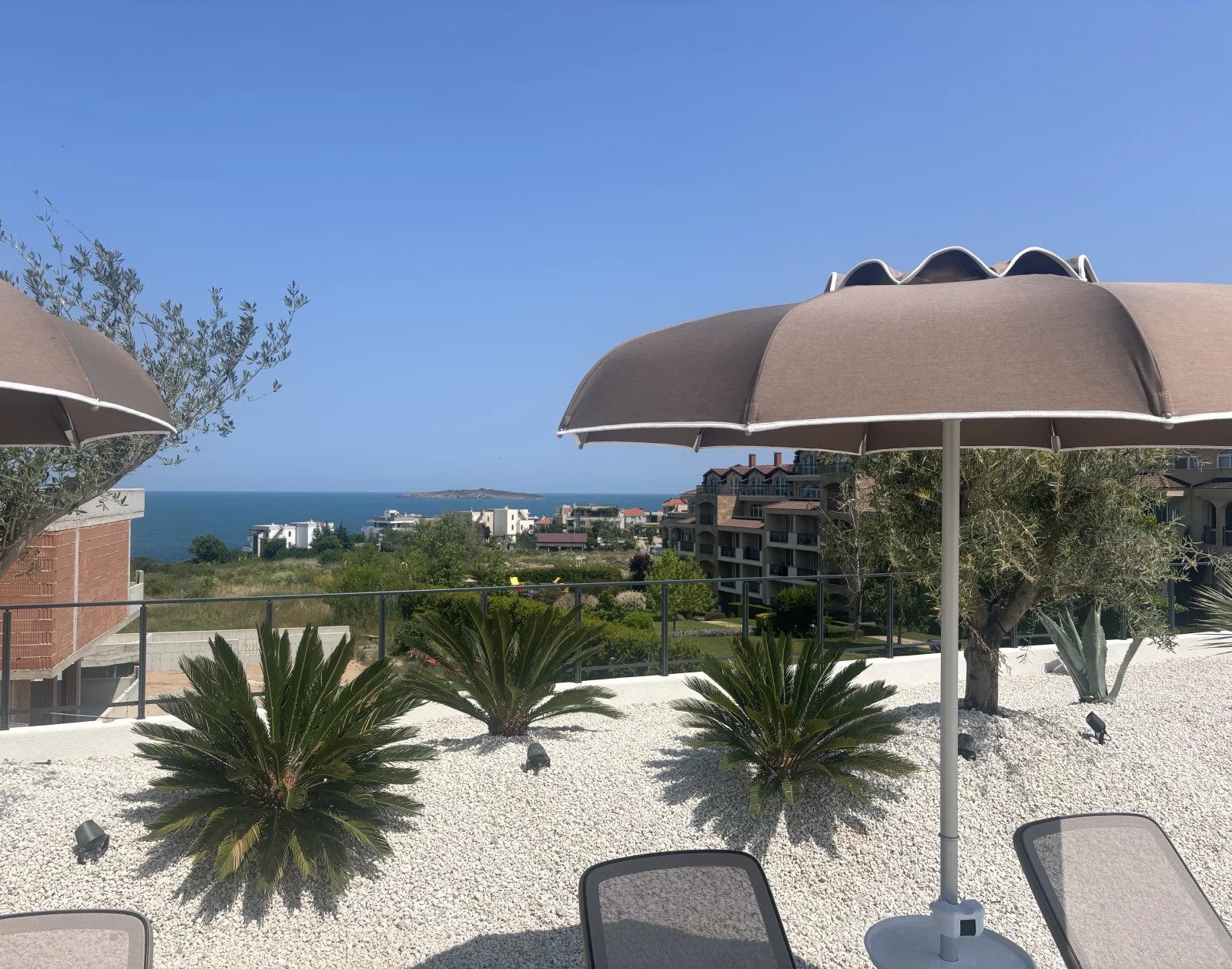 Elegante appartamento di 3 camere a Sunny Island Royal, Chernomorets