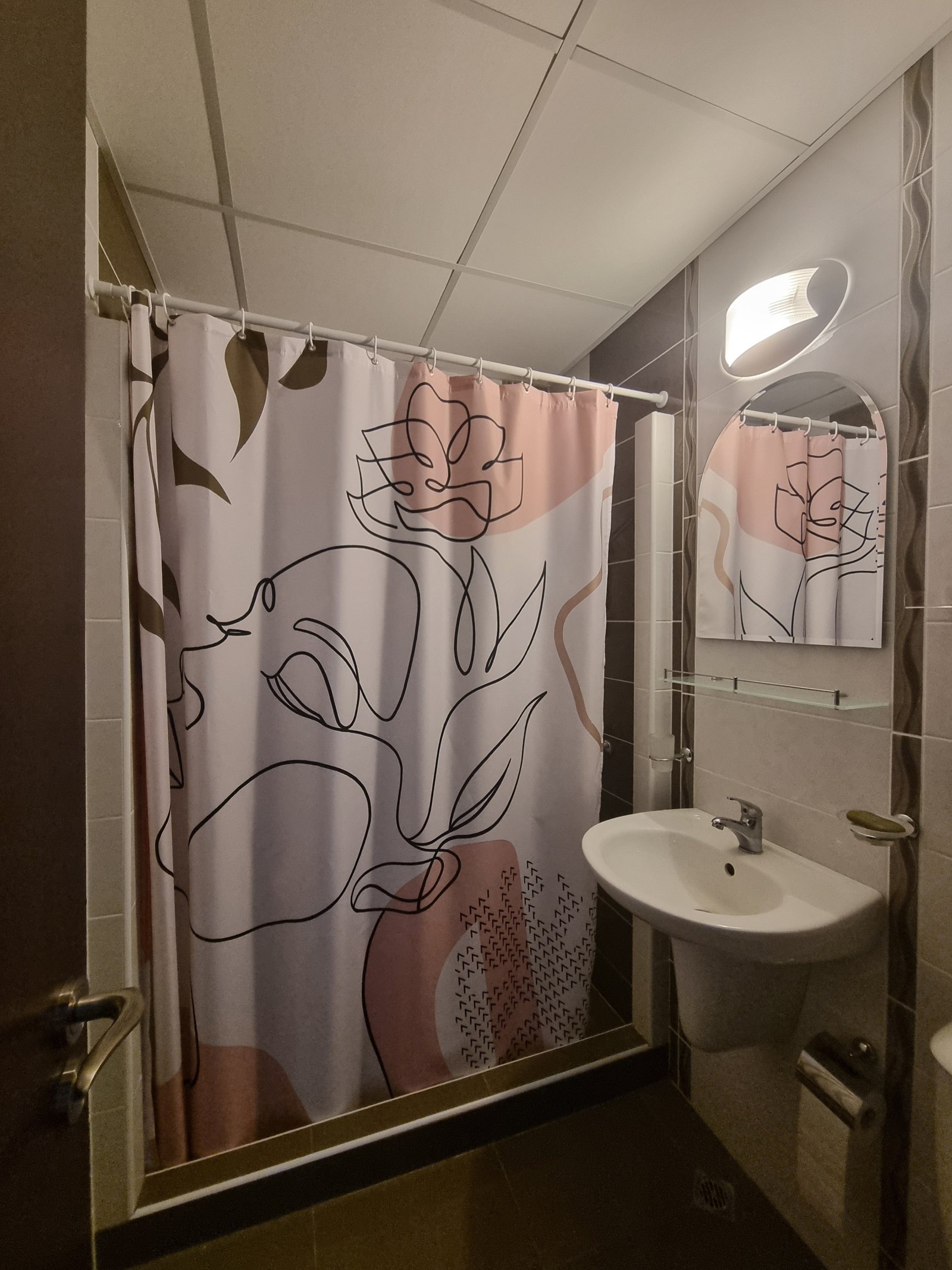 Caratteristica appartamento con 2 camere a Sveti Vlas, Raduga 1, quinto piano, vista sulle montagne