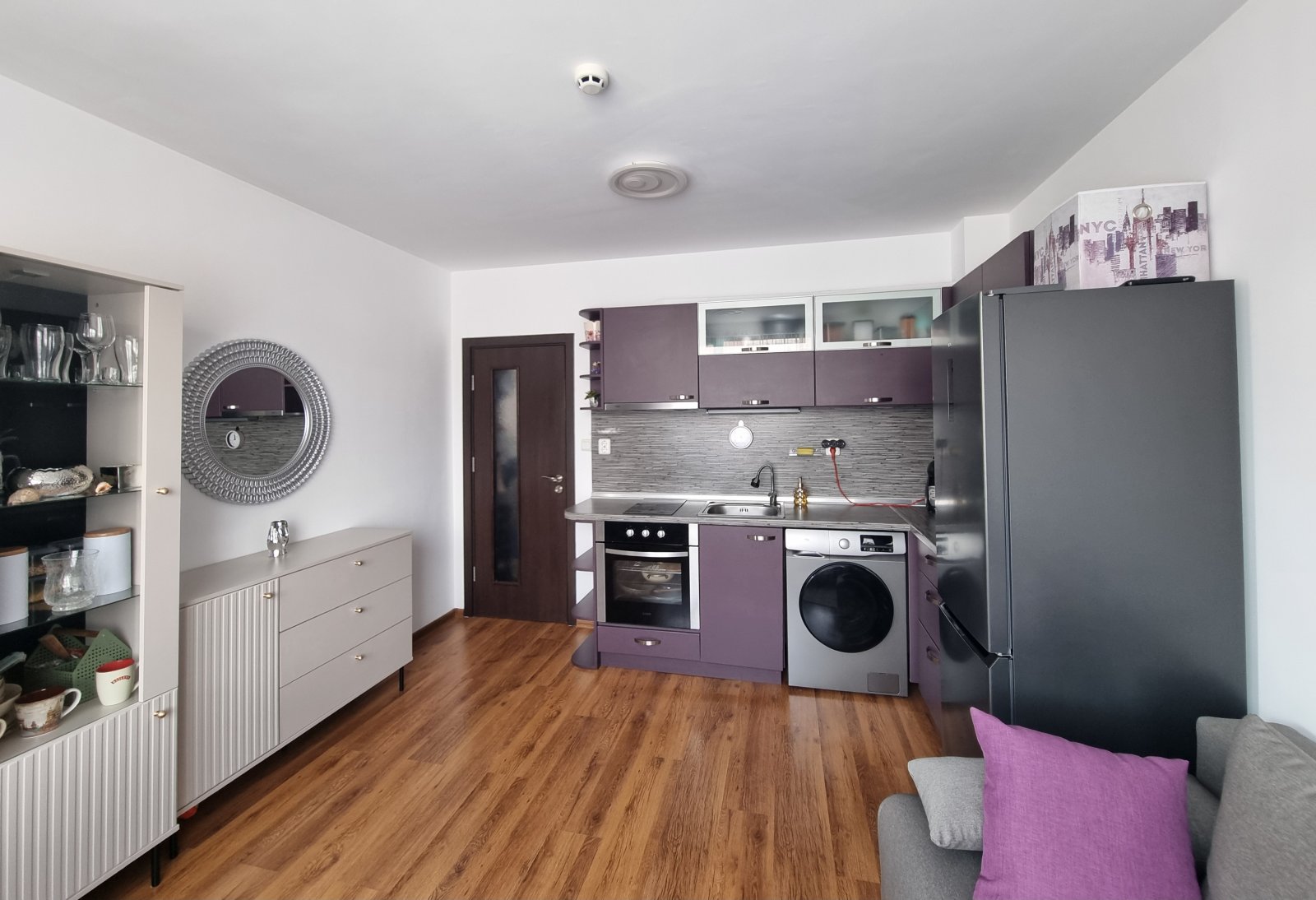 Caratteristica appartamento con 2 camere a Sveti Vlas, Raduga 1, quinto piano, vista sulle montagne