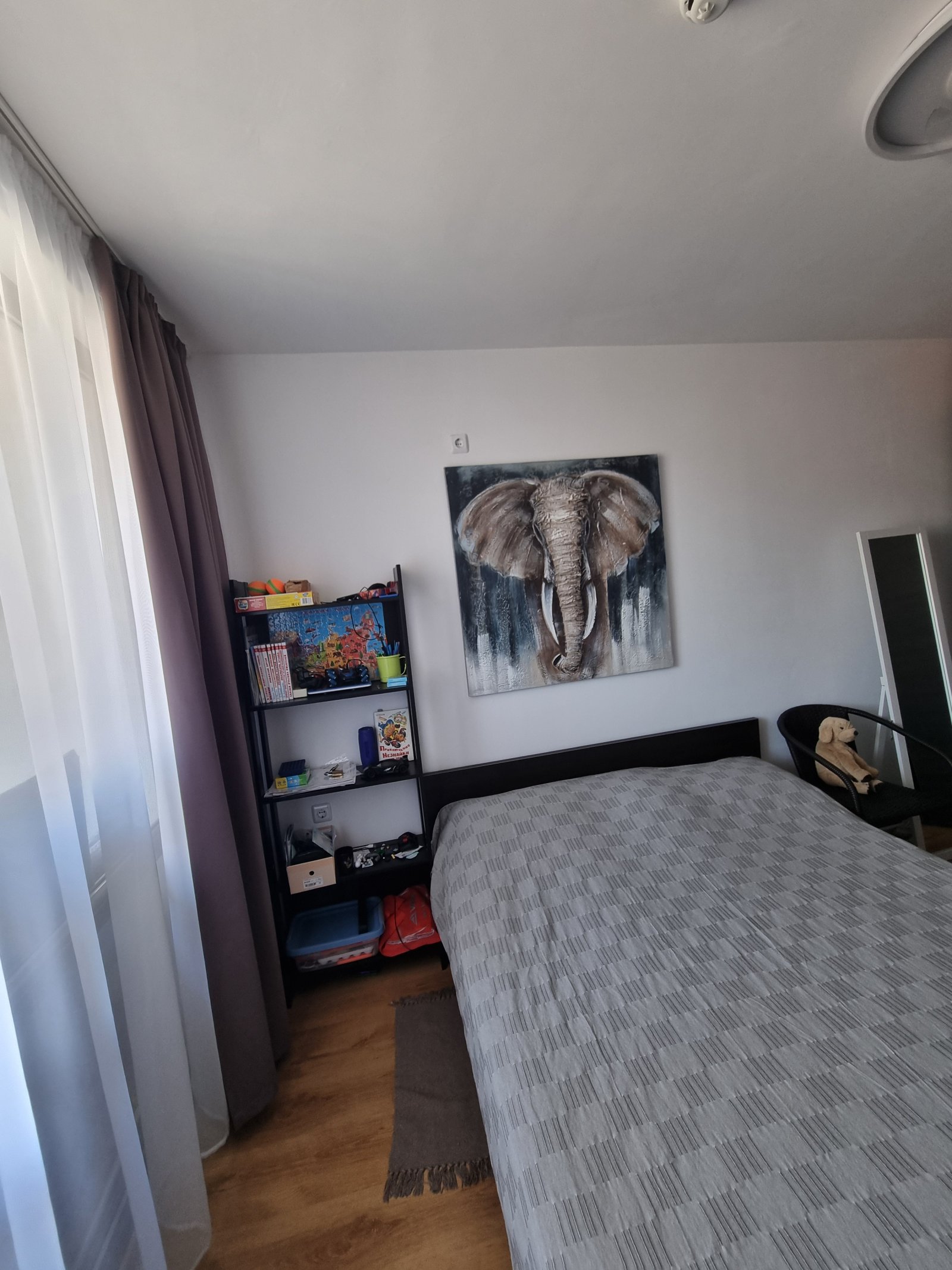 Caratteristica appartamento con 2 camere a Sveti Vlas, Raduga 1, quinto piano, vista sulle montagne