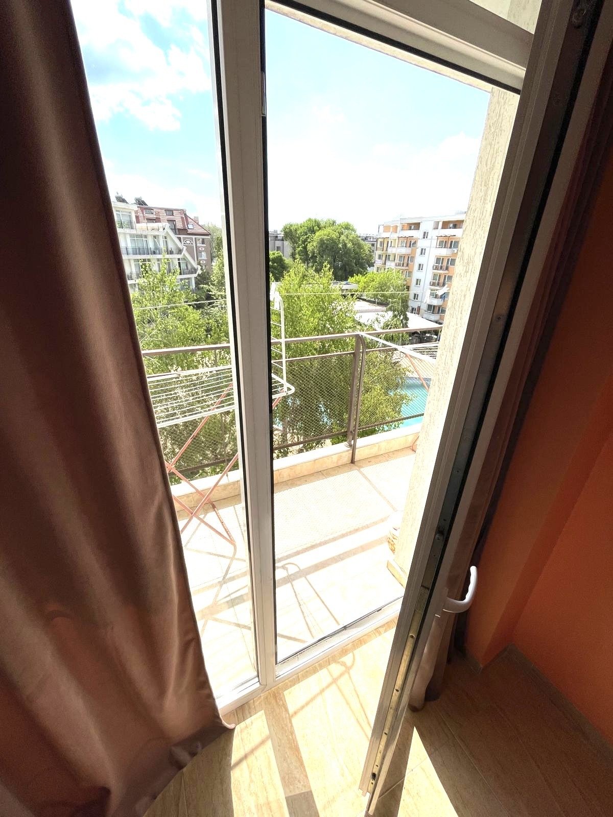 Appartamento con tre camere nel complesso „Sun Village“ a Sunny Beach