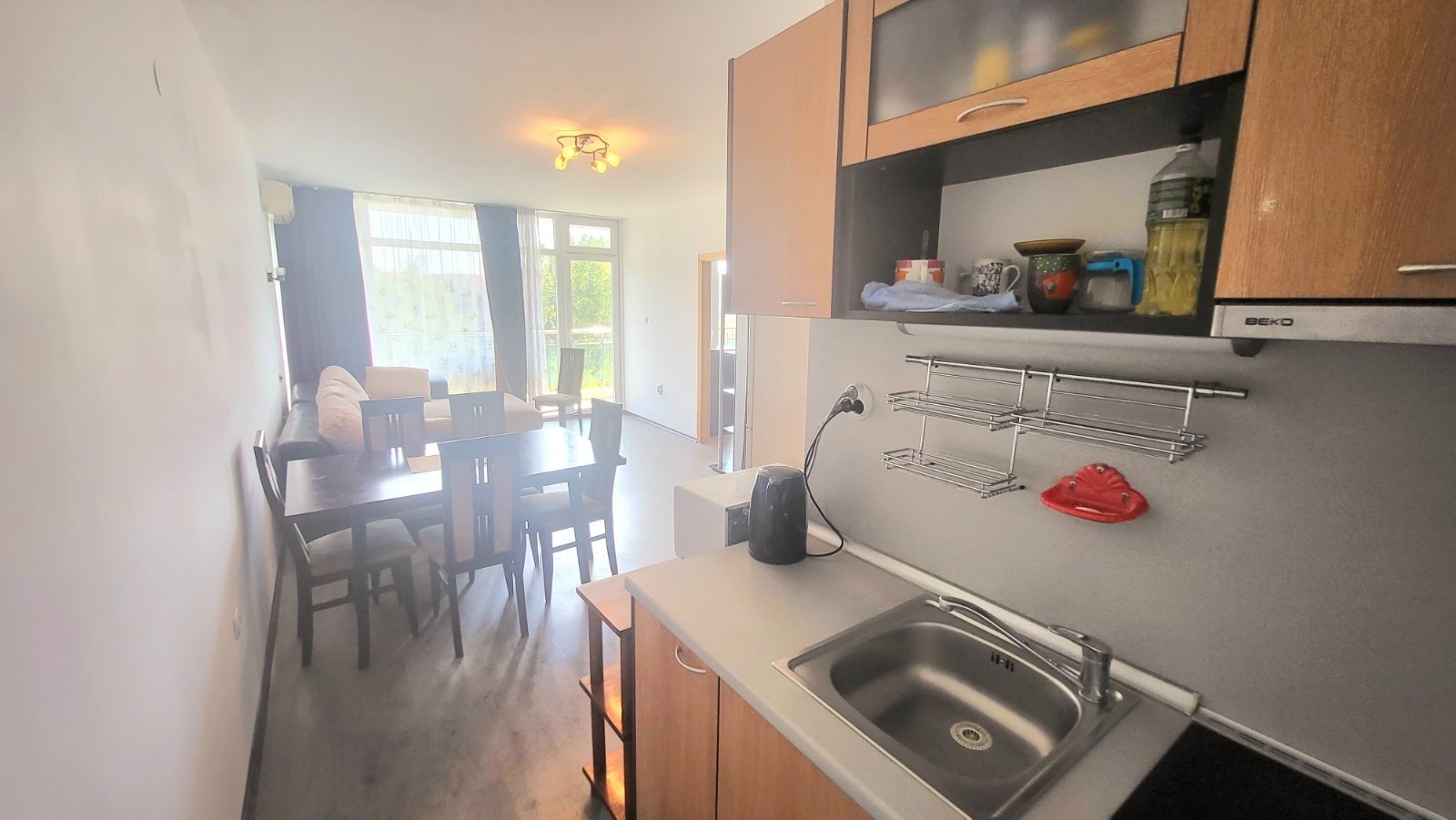 Appartamento con tre camere nel complesso Solemare a Sunny Beach con vista sulla piscina