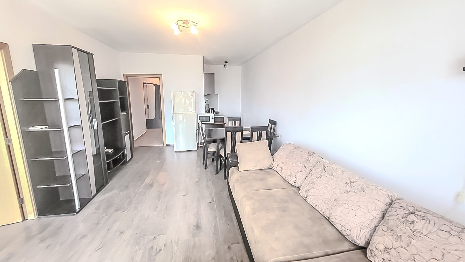 Appartamento con tre camere nel complesso Solemare a Sunny Beach con vista sulla piscina