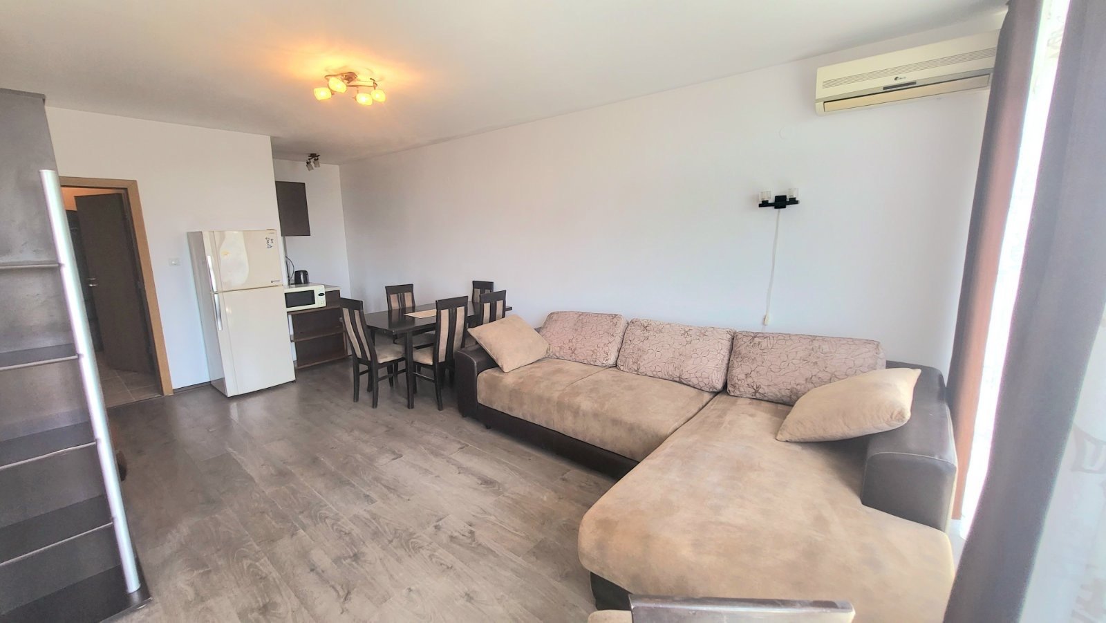 Appartamento con tre camere nel complesso Solemare a Sunny Beach con vista sulla piscina