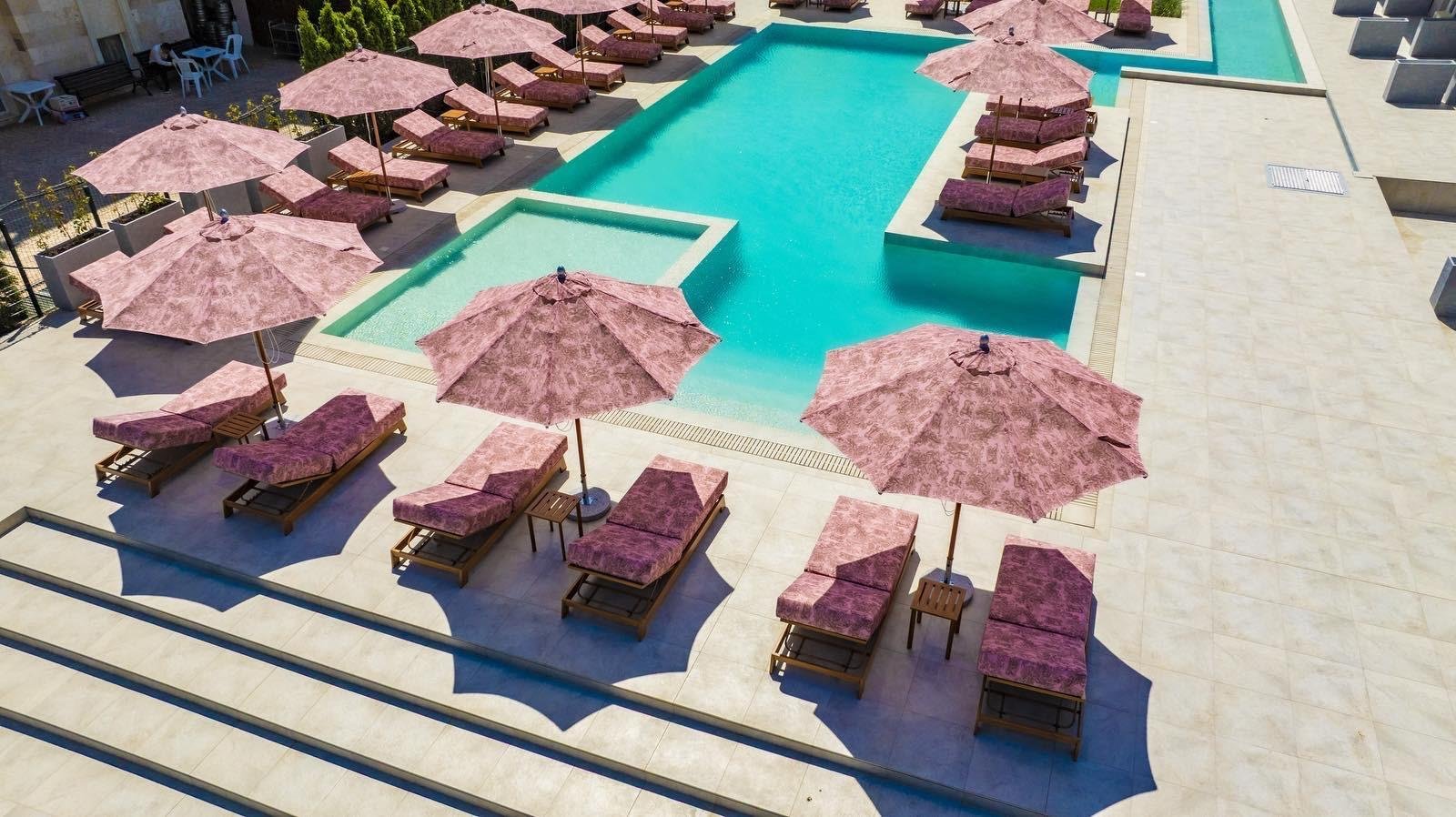 Lo studio è in allegato Jadore Secret Garden.