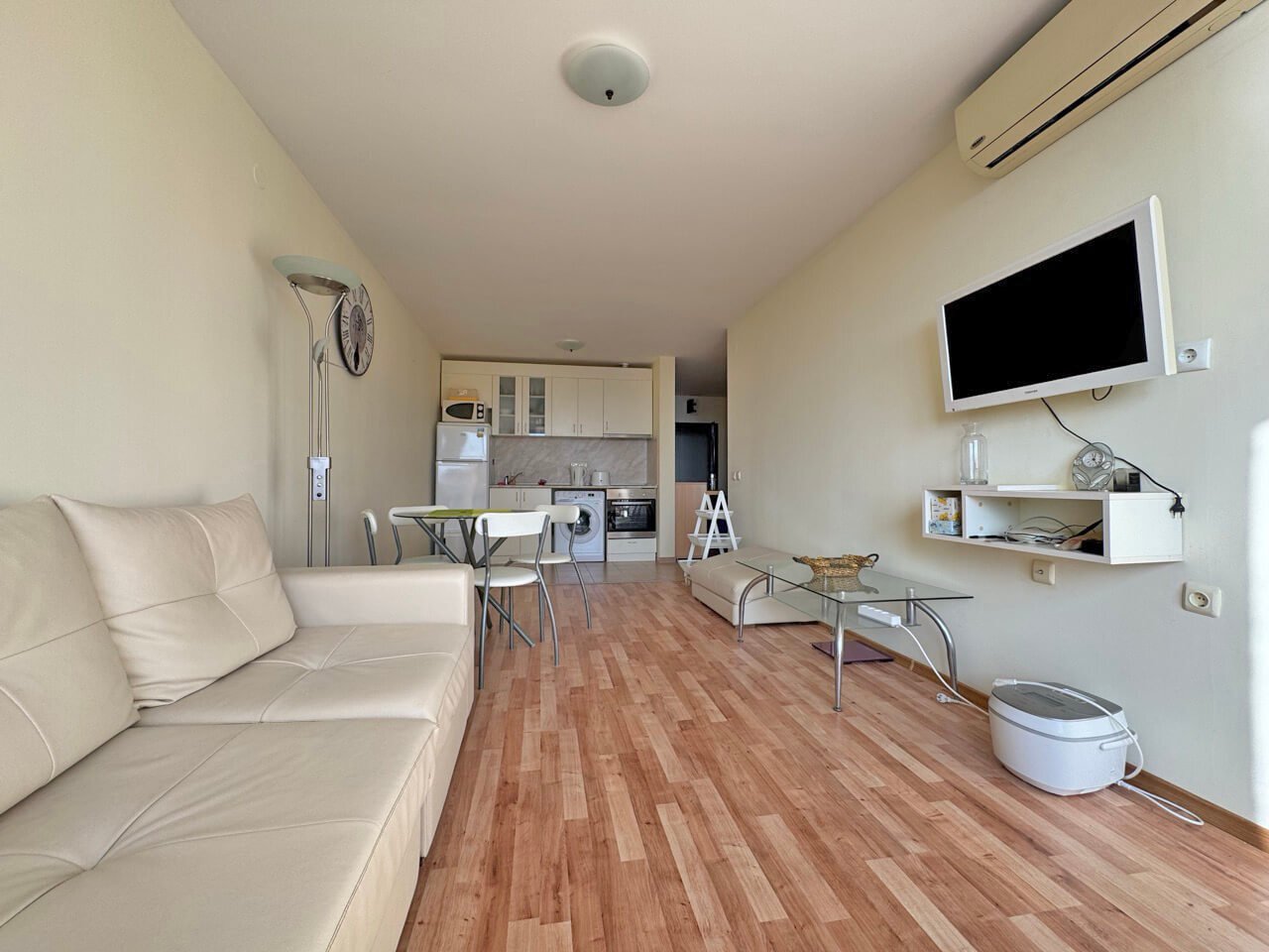 Appartamento di tre locali nel complesso Sea-Fort con vista mare a Sveti Vlas.