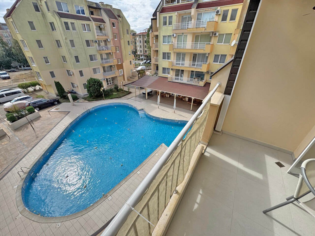Appartamento con due camere nel complesso Sea Dreams con vista sulla piscina a Sunny Beach