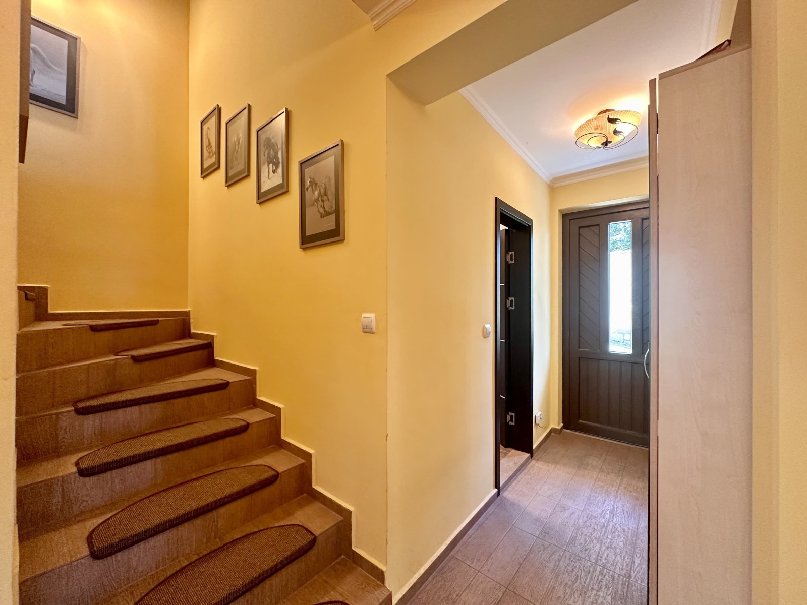 Casa a due piani con piscina a Kosharitsa