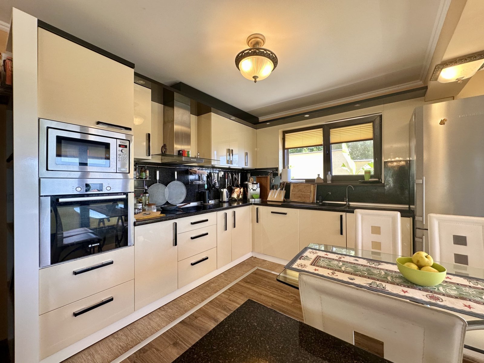 Casa a due piani con piscina a Kosharitsa