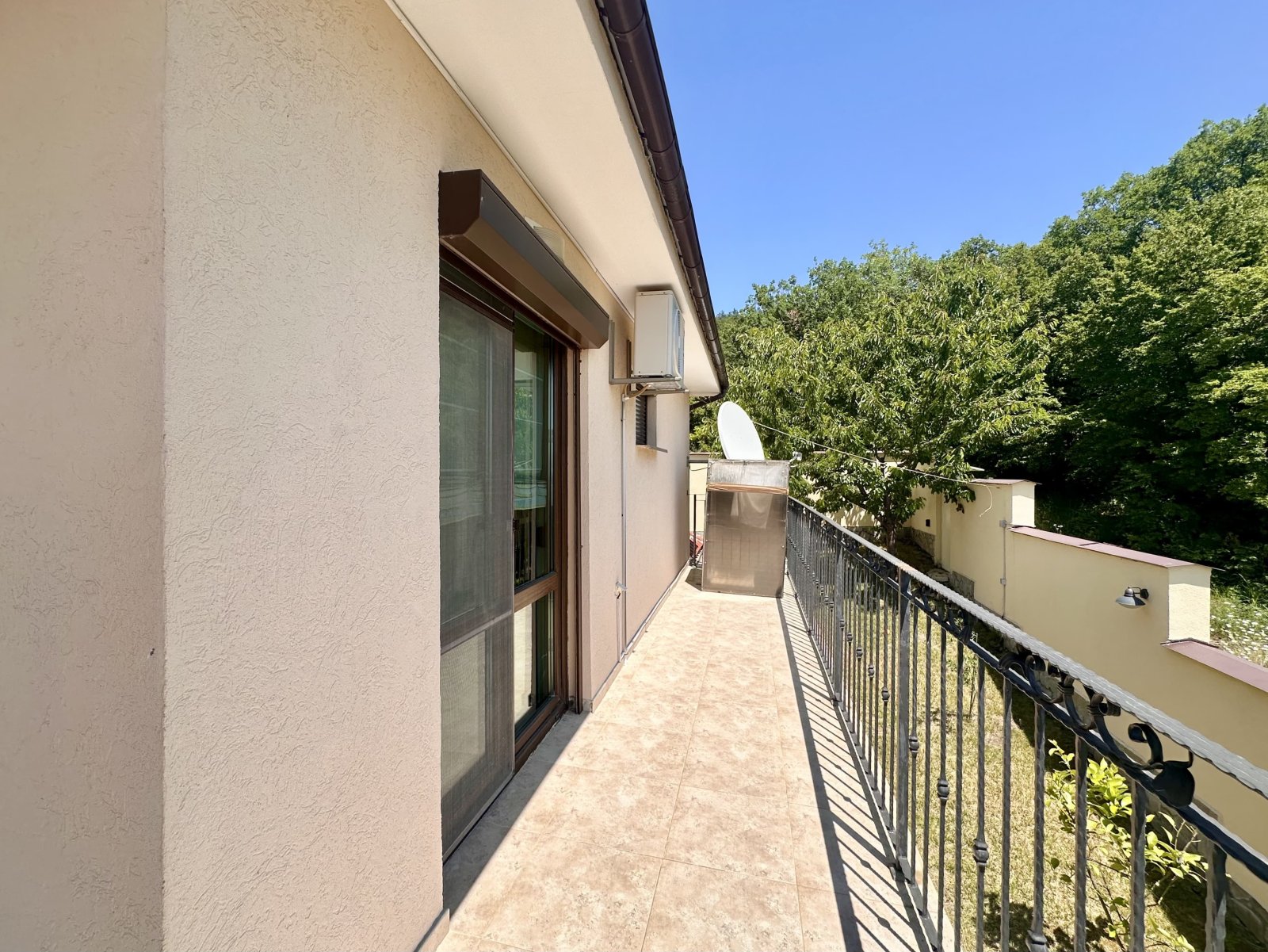 Casa a due piani con piscina a Kosharitsa