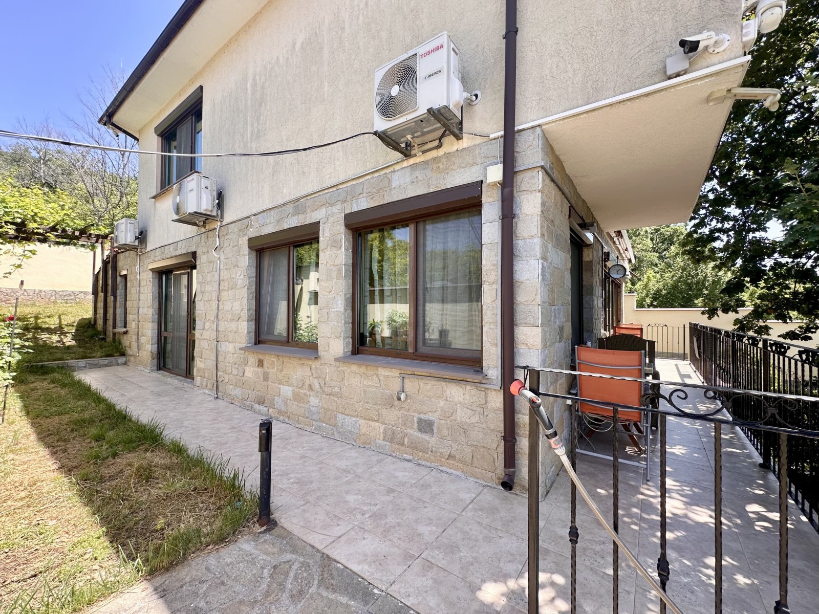 Casa a due piani con piscina a Kosharitsa