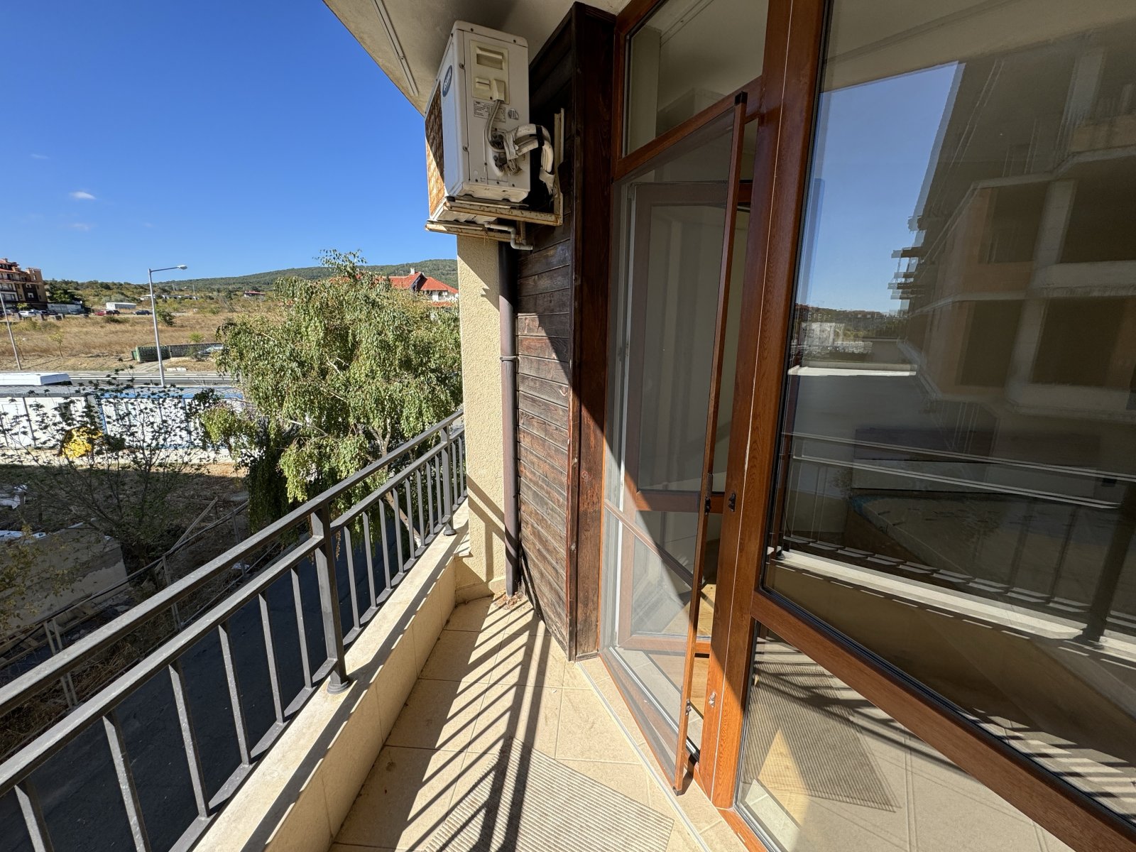 appartamento con due camere da letto con vista sul mare e sulle montagne nel complesso Luxor a Sveti Vlas