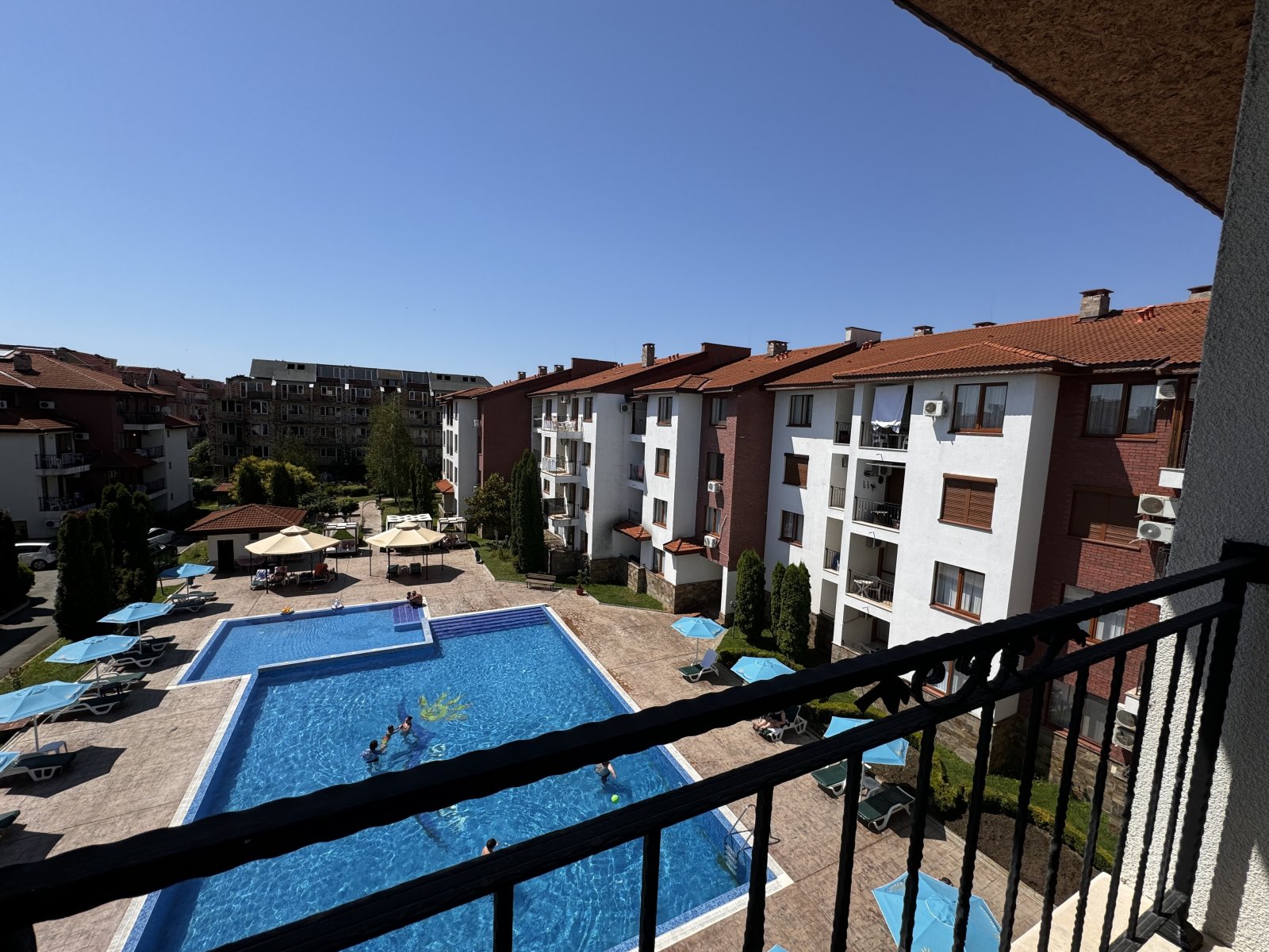 Appartamento con 3 camere nel complesso Apollon 4 a Ravda, Bulgaria