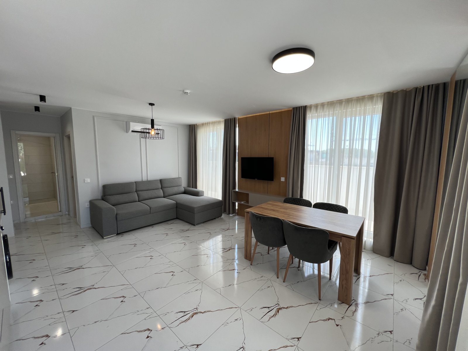 Appartamento con due camere nel complesso Emilia Romana Park al lungomare del sole